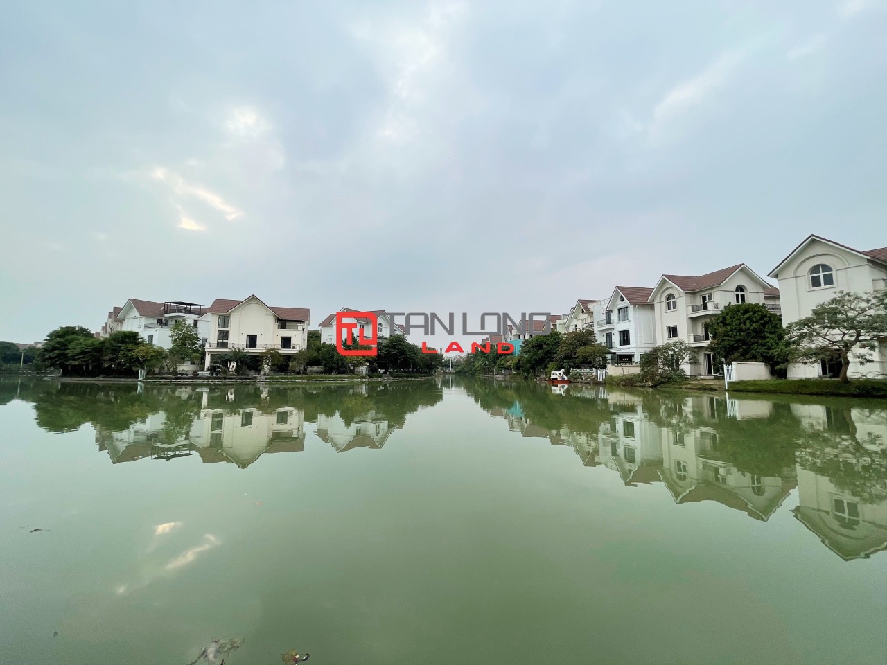 Cho thuê Biệt thự Song lập 5 phòng ngủ giá hợp lý tại Vinhomes Riverside 15