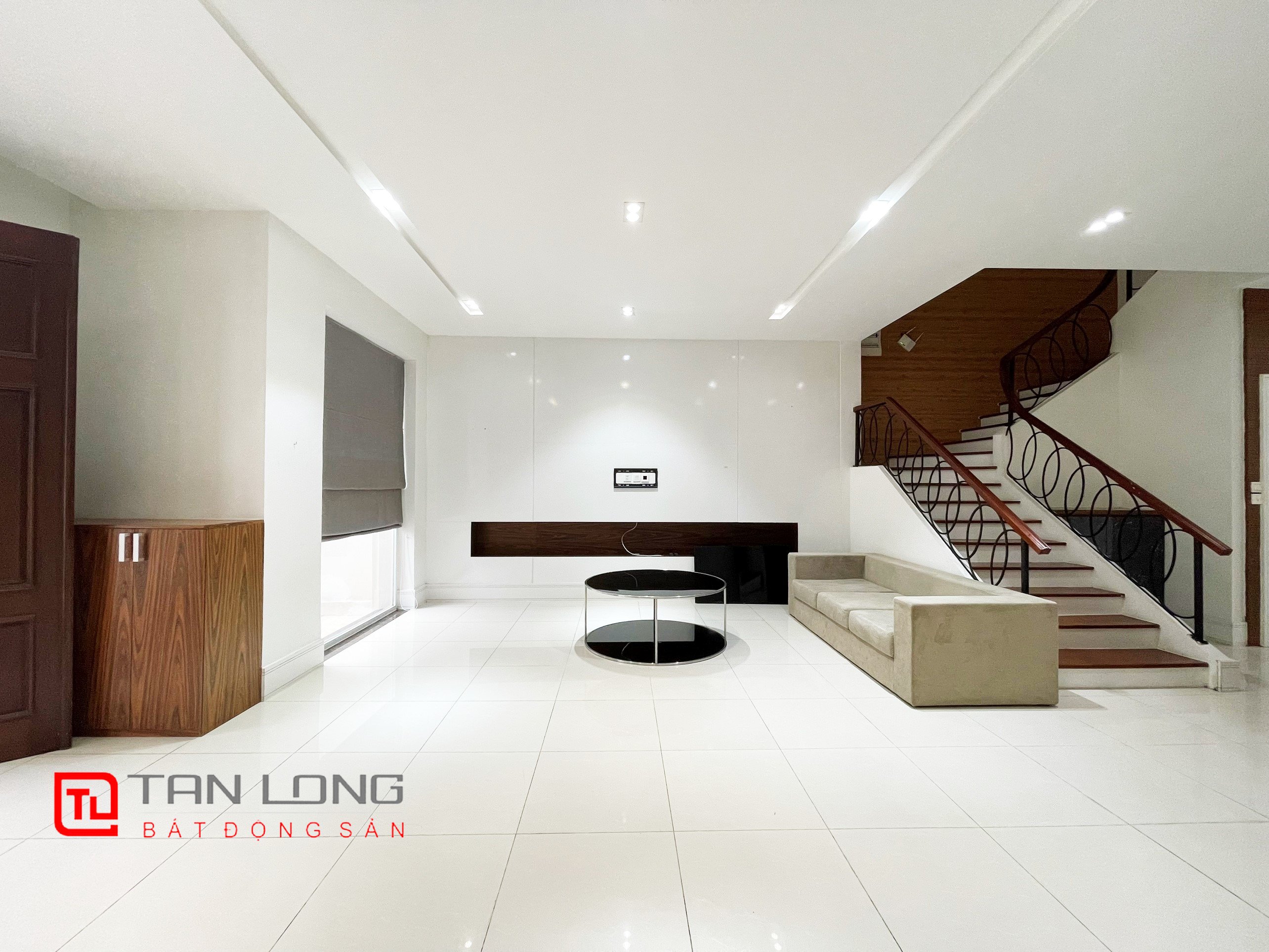 Cho thuê biệt thự song lập có sân vườn tại Vinhomes Riverside 1