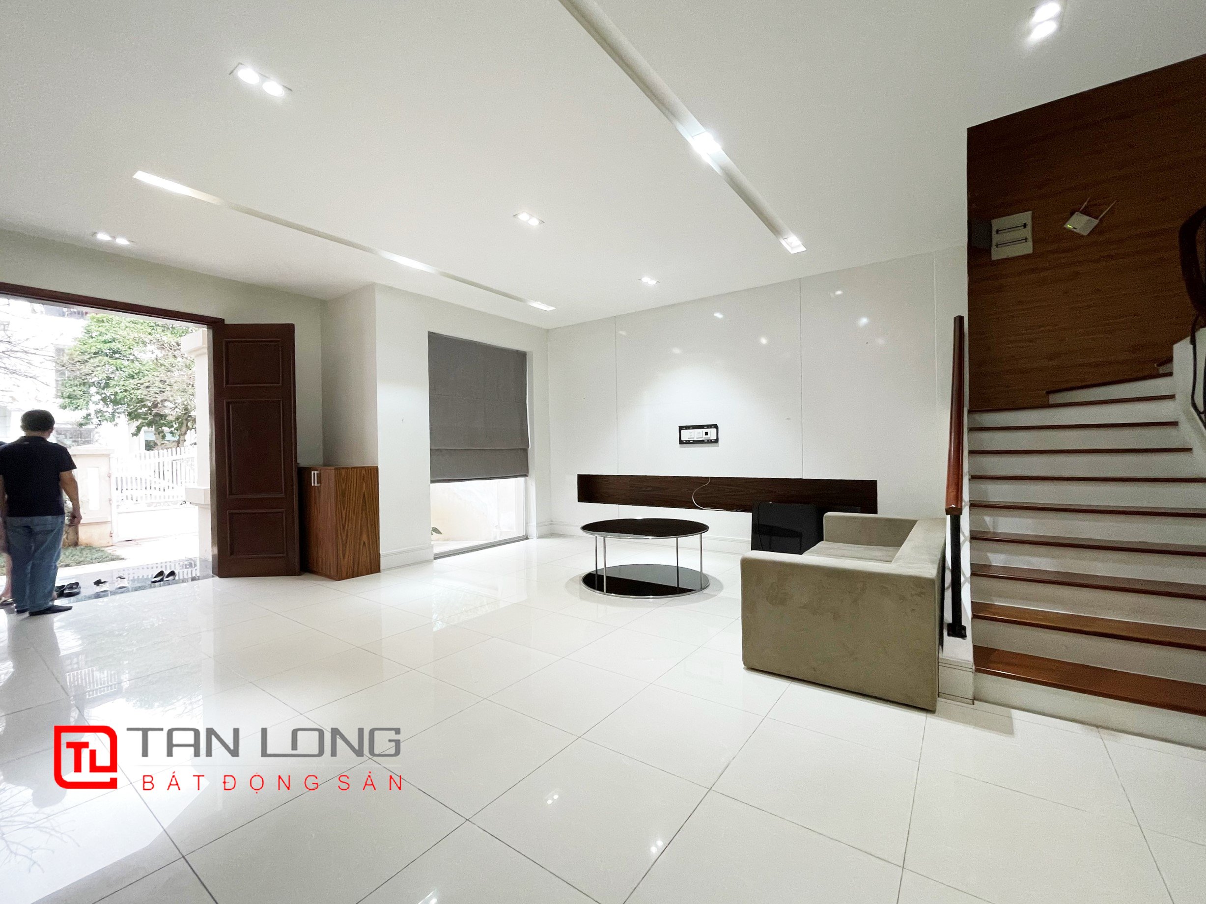Cho thuê biệt thự song lập có sân vườn tại Vinhomes Riverside 2