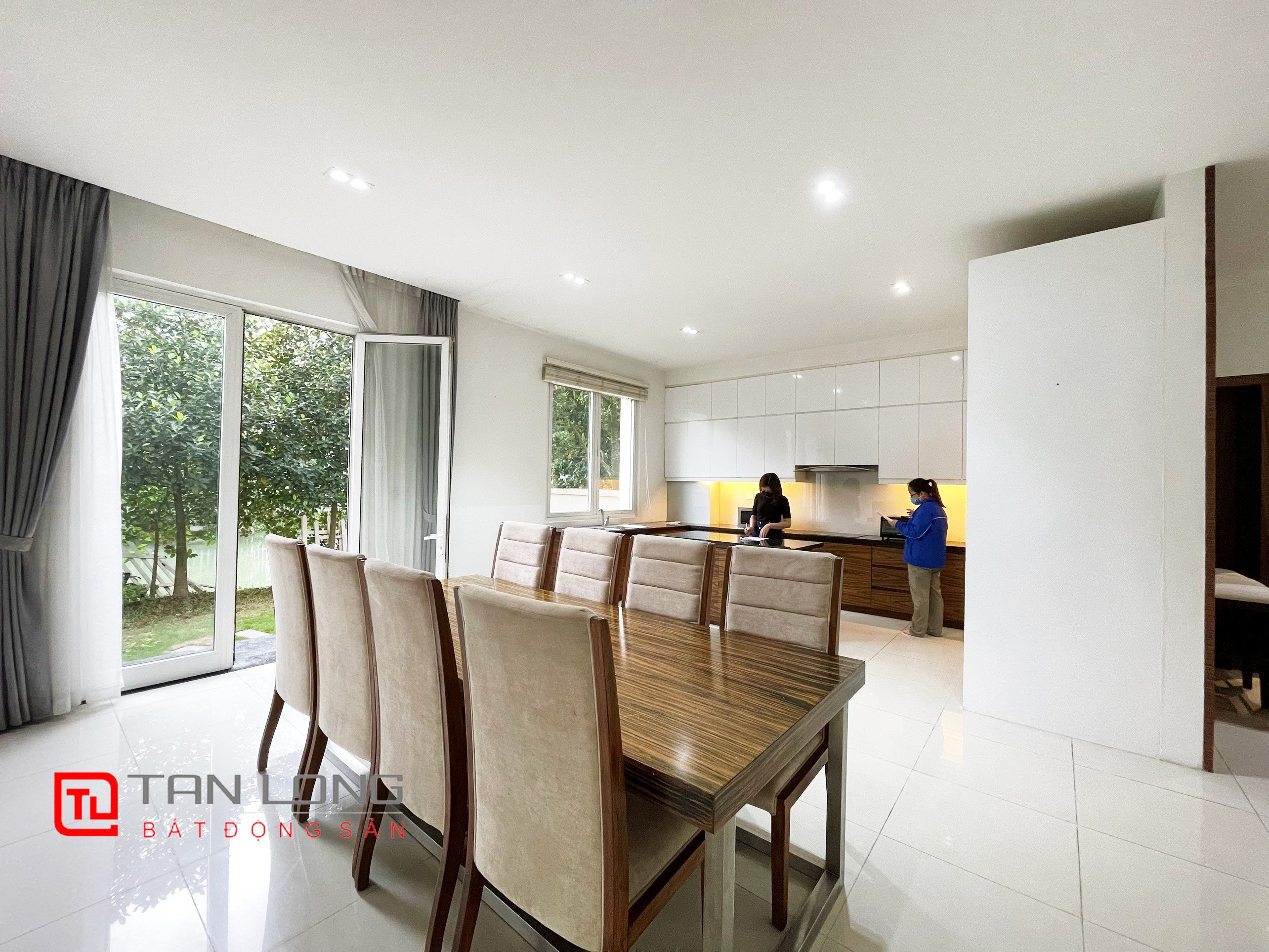 Cho thuê biệt thự song lập có sân vườn tại Vinhomes Riverside 4