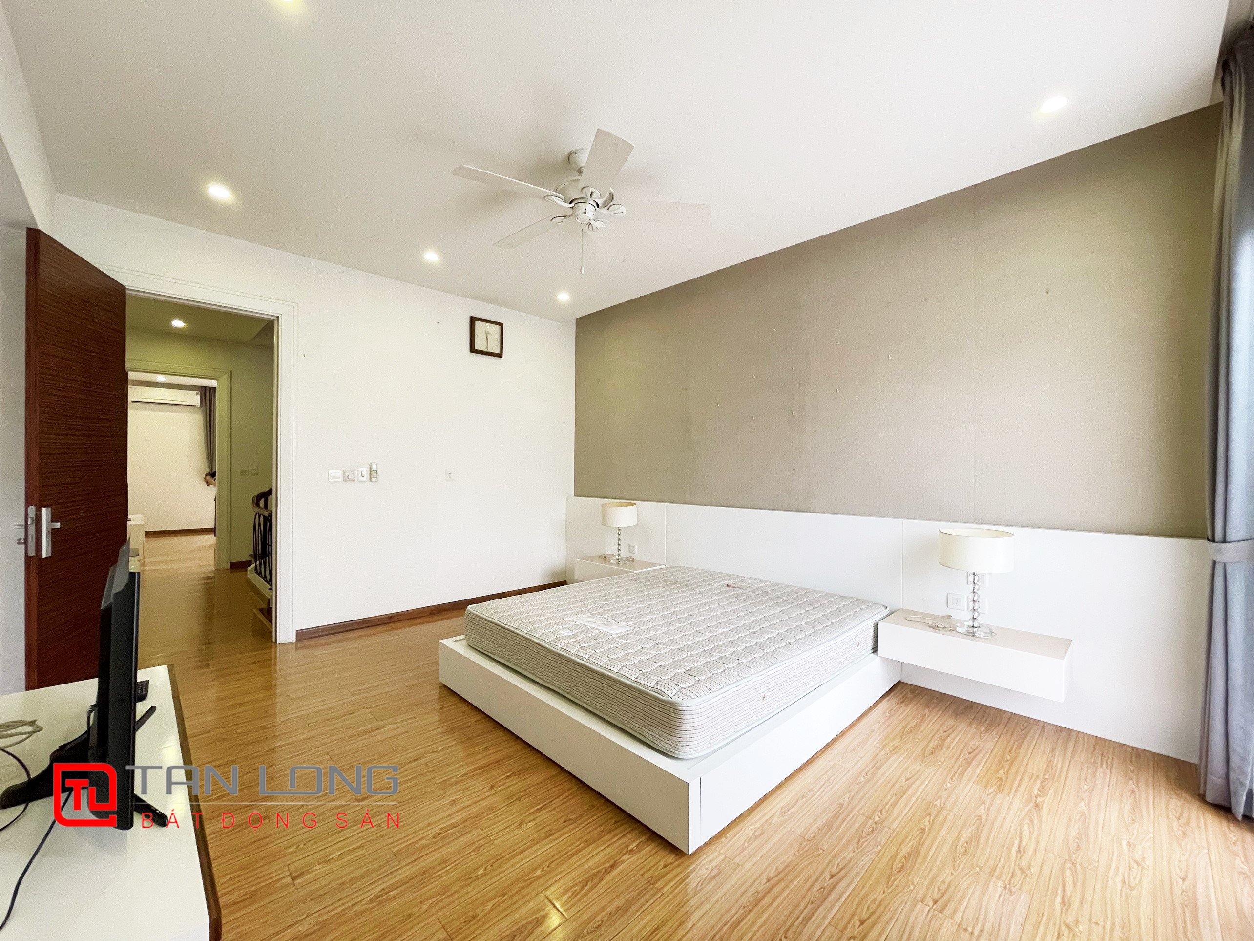 Cho thuê biệt thự song lập có sân vườn tại Vinhomes Riverside 7