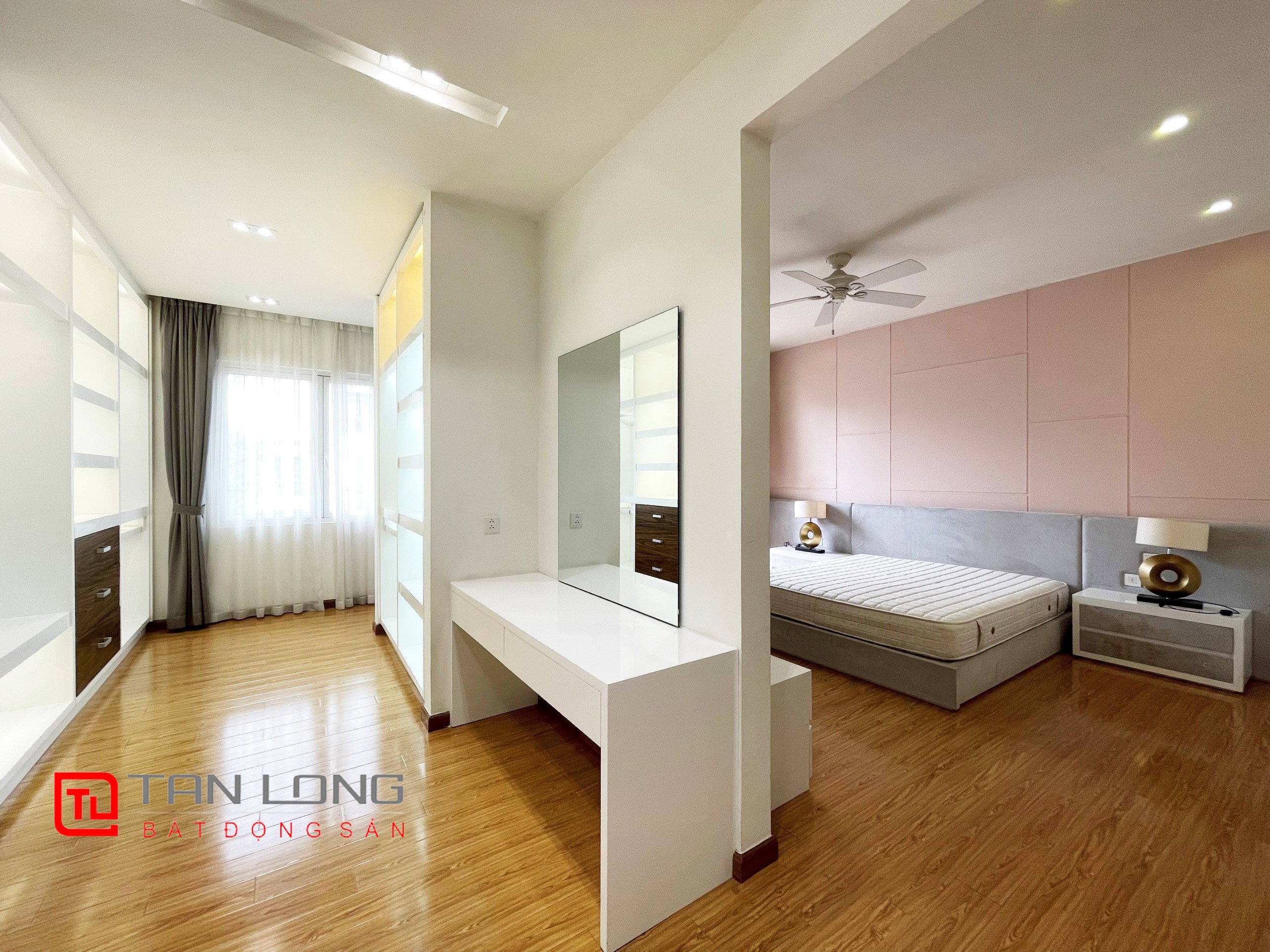 Cho thuê biệt thự song lập có sân vườn tại Vinhomes Riverside 14