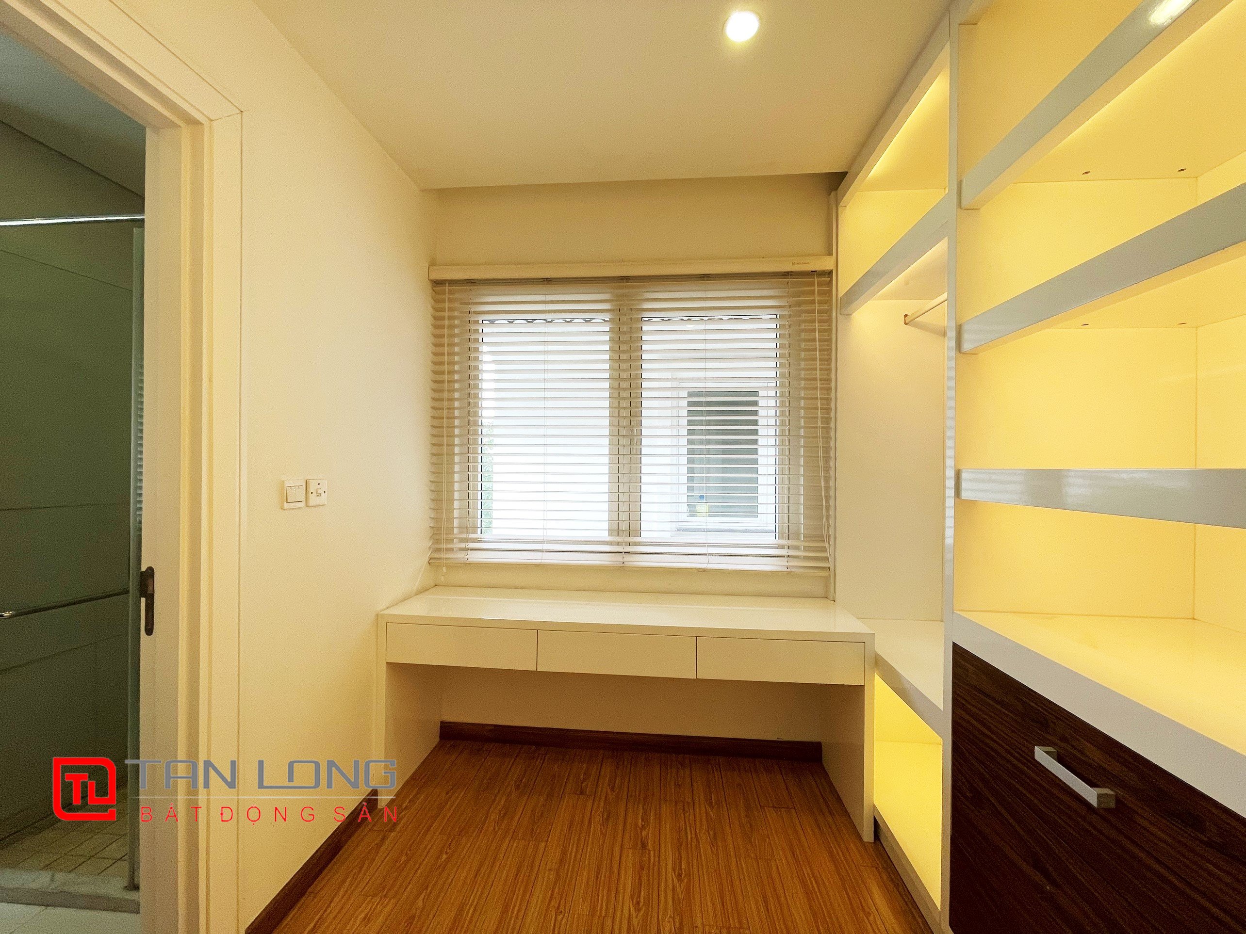 Cho thuê biệt thự song lập có sân vườn tại Vinhomes Riverside 15