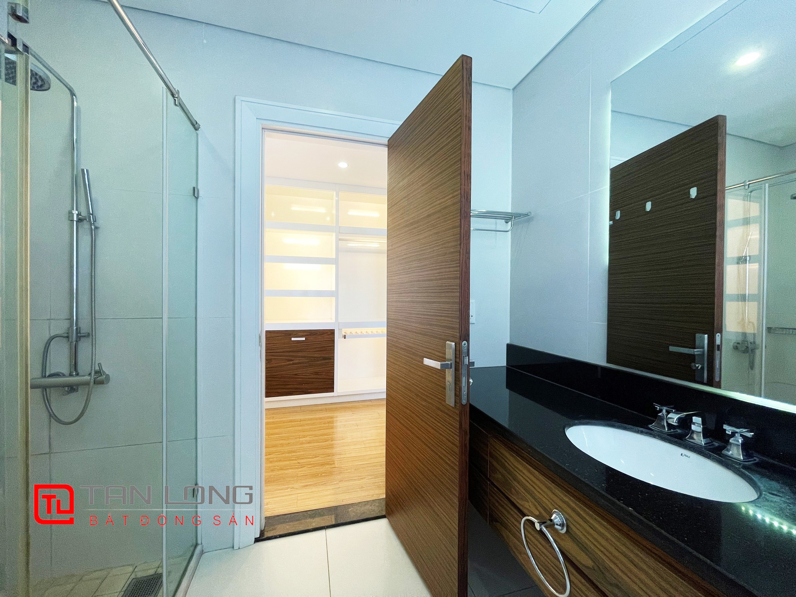 Cho thuê biệt thự song lập có sân vườn tại Vinhomes Riverside 16