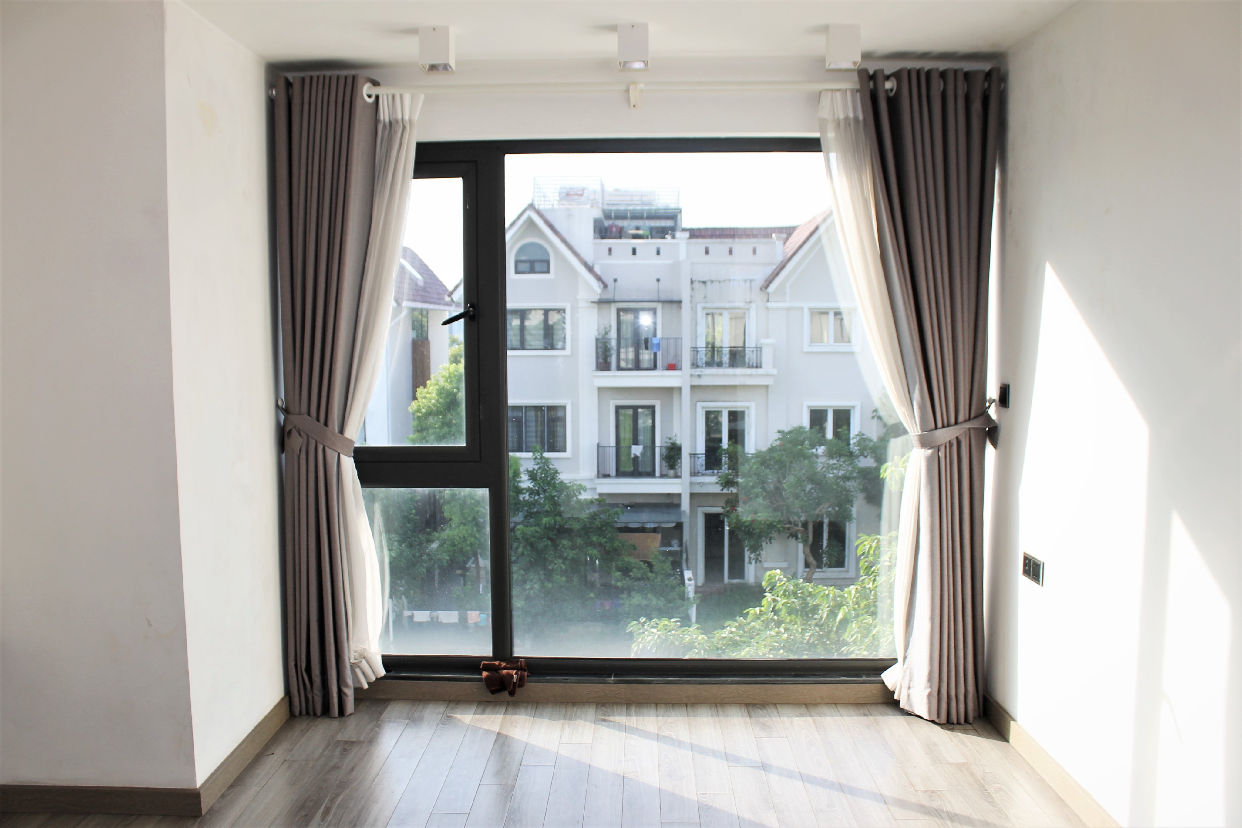 Cho Thuê Biệt Thự Song Lập Đã Hoàn Thiện Đủ Đồ Tại Vinhomes Riverside, Gần Trường Quốc tế BIS 6
