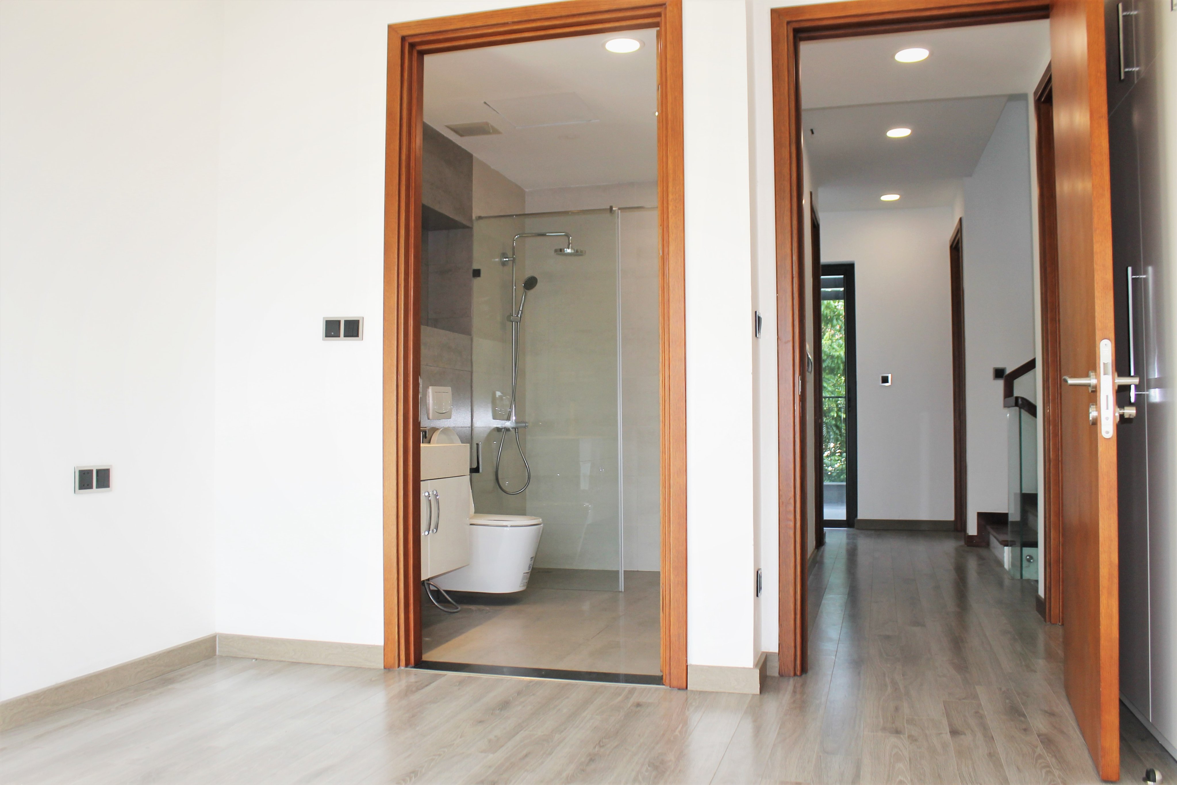 Cho Thuê Biệt Thự Song Lập Đã Hoàn Thiện Đủ Đồ Tại Vinhomes Riverside, Gần Trường Quốc tế BIS 7