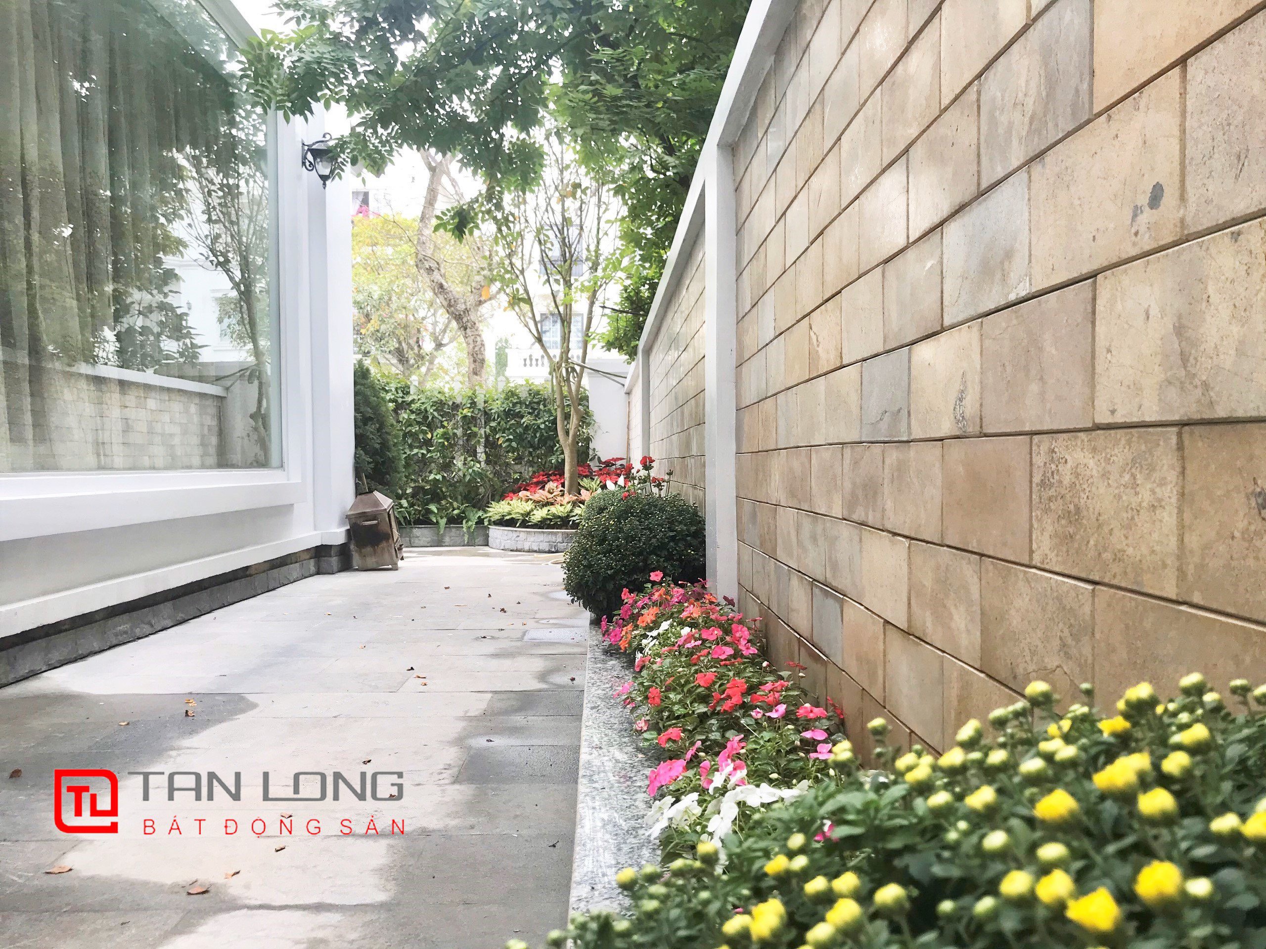 Cho thuê Biệt thự Song lập đầy đủ nội thất tại Vinhomes Riverside 1