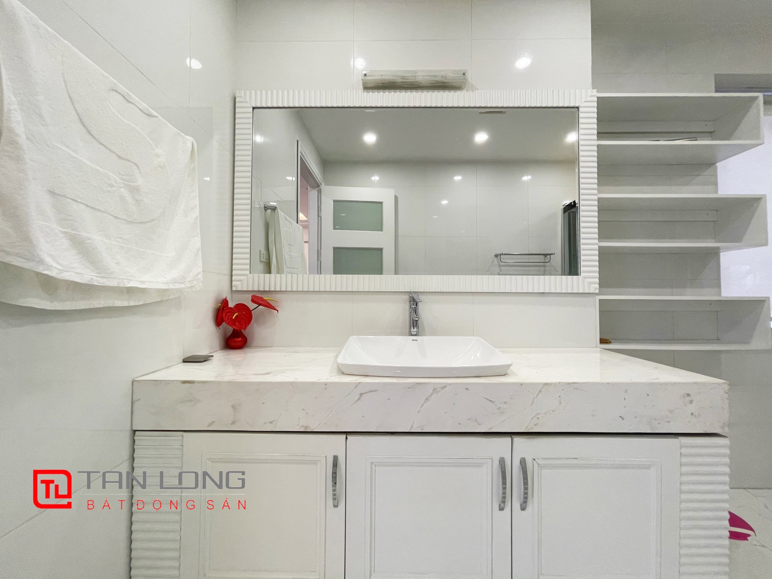 Cho thuê Biệt thự Song lập đầy đủ nội thất tại Vinhomes Riverside 12