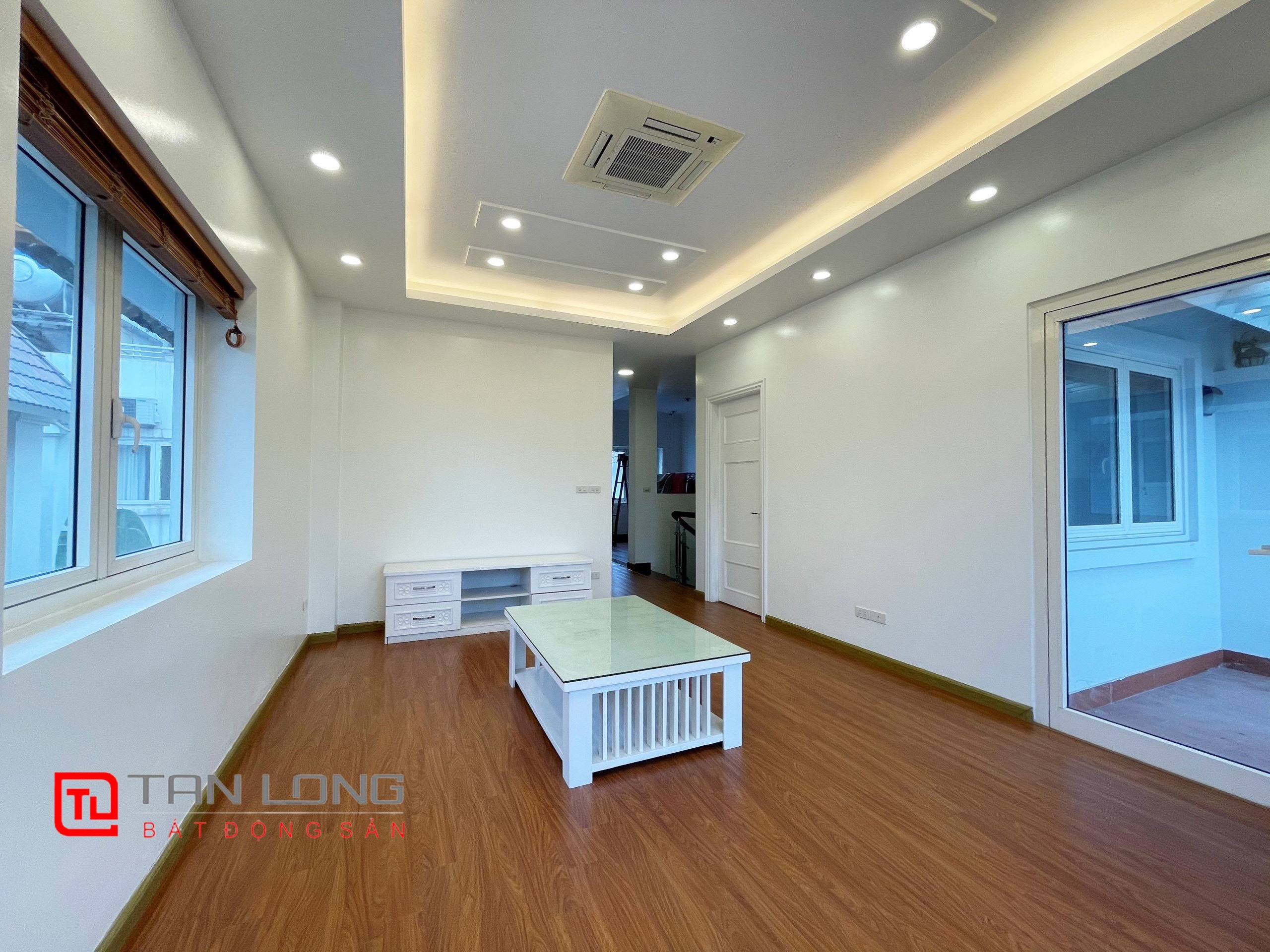 Cho thuê Biệt thự Song lập đầy đủ nội thất tại Vinhomes Riverside 14