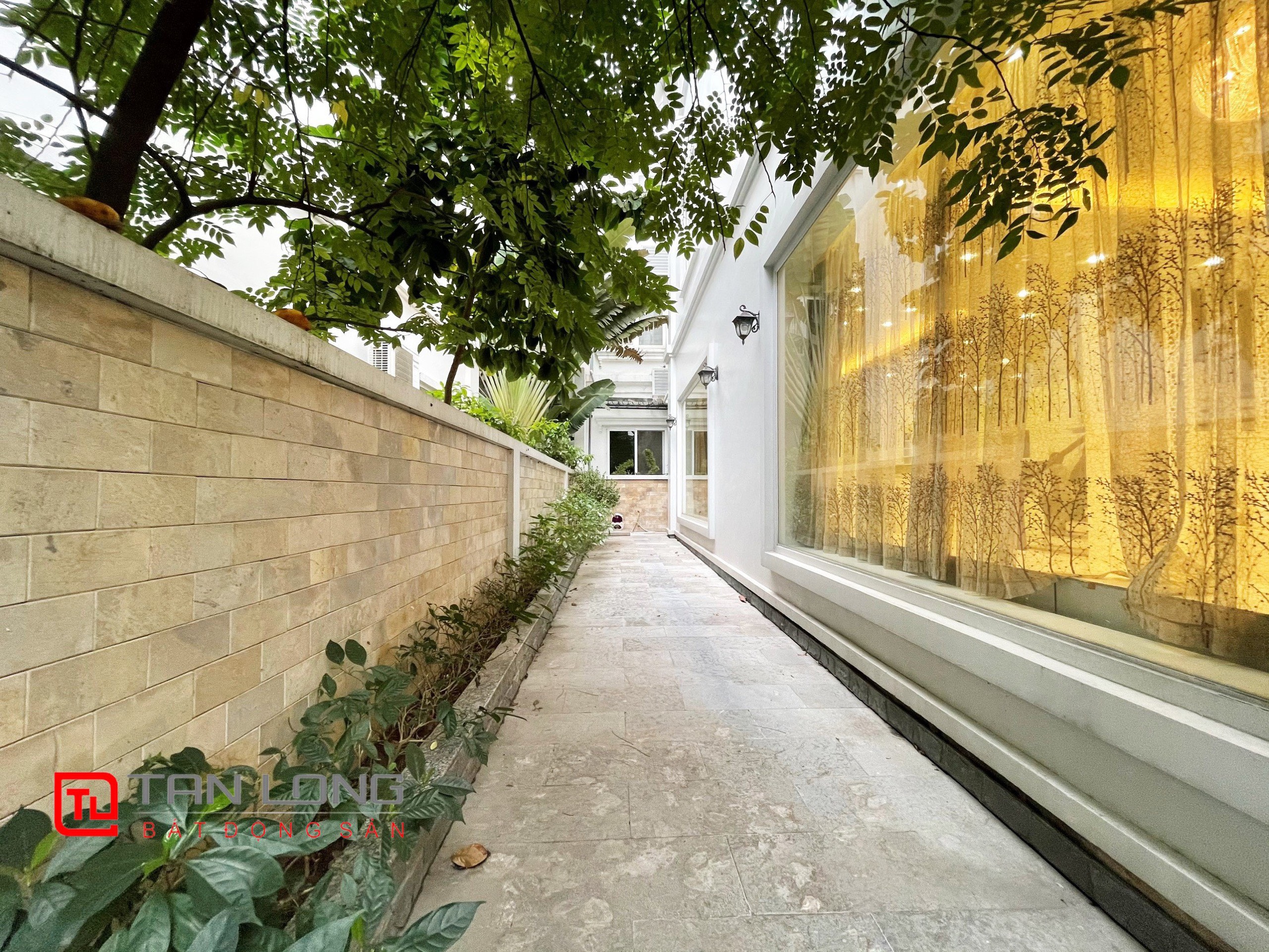 Cho thuê Biệt thự Song lập đầy đủ nội thất tại Vinhomes Riverside 17
