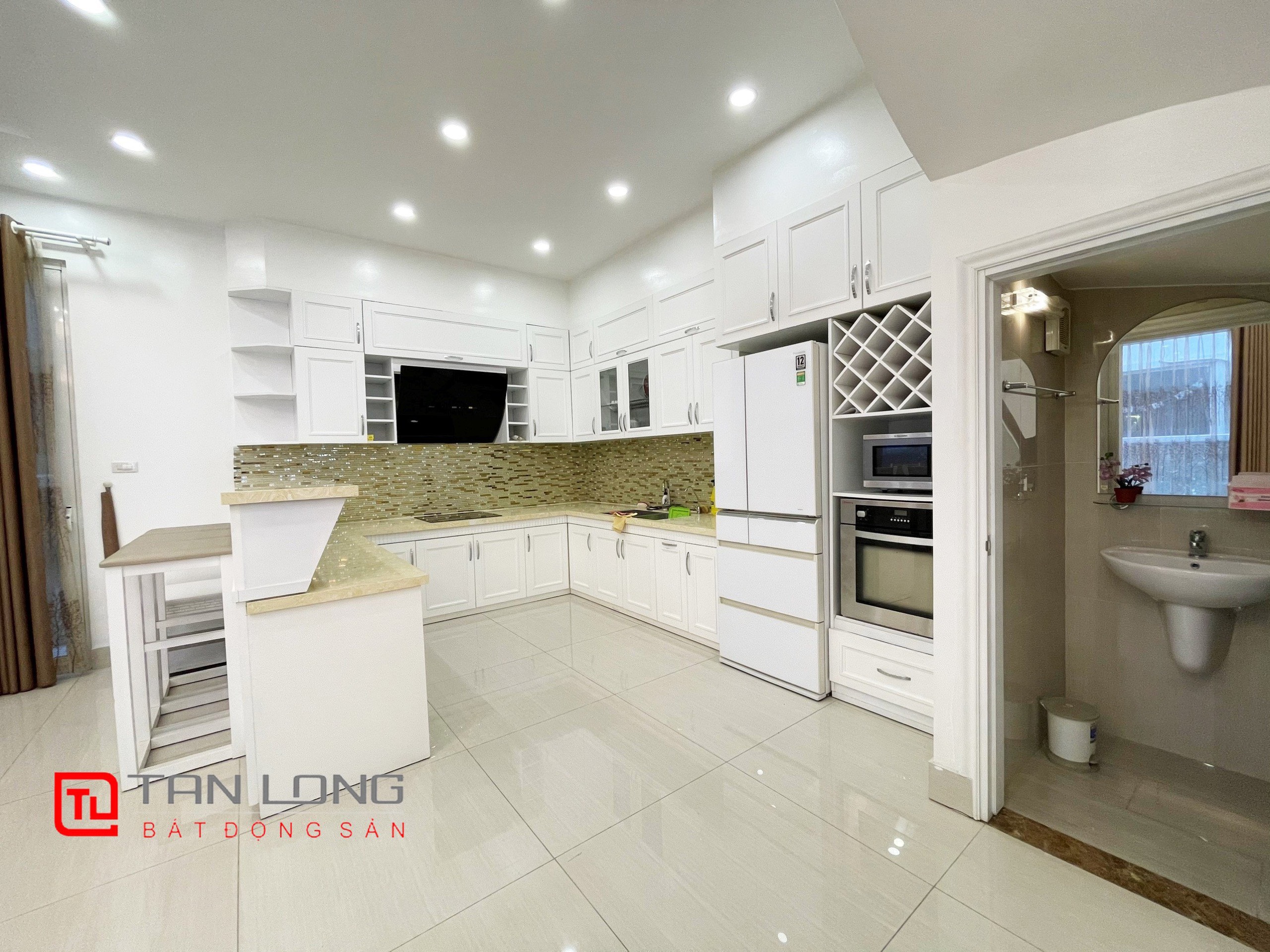 Cho thuê Biệt thự Song lập đầy đủ nội thất tại Vinhomes Riverside 4