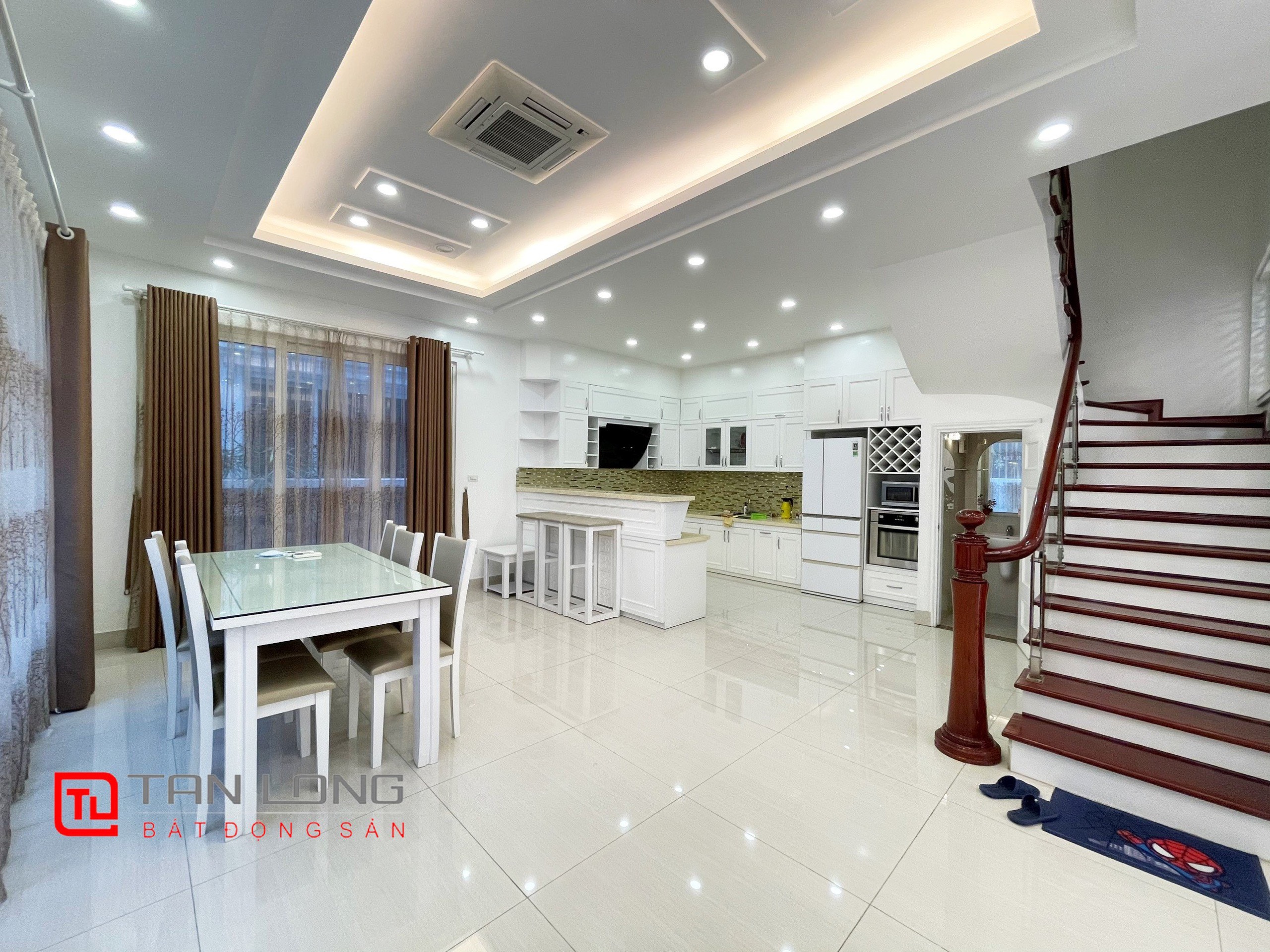 Cho thuê Biệt thự Song lập đầy đủ nội thất tại Vinhomes Riverside 5