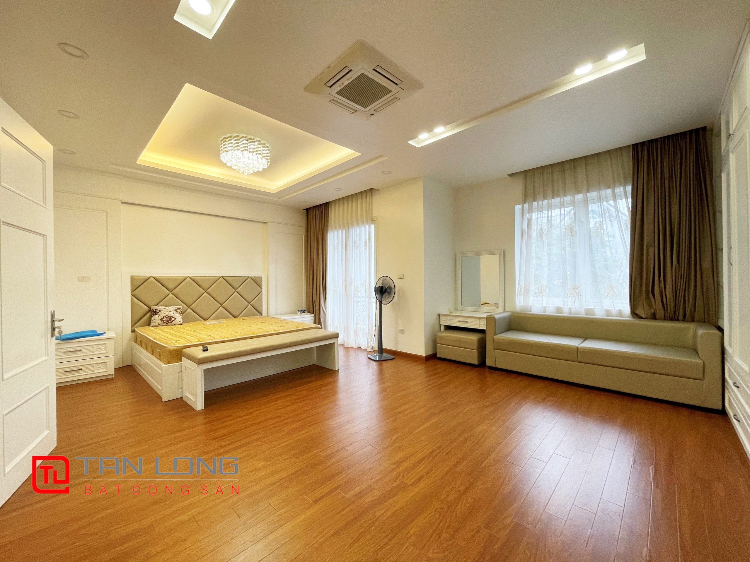 Cho thuê Biệt thự Song lập đầy đủ nội thất tại Vinhomes Riverside 8