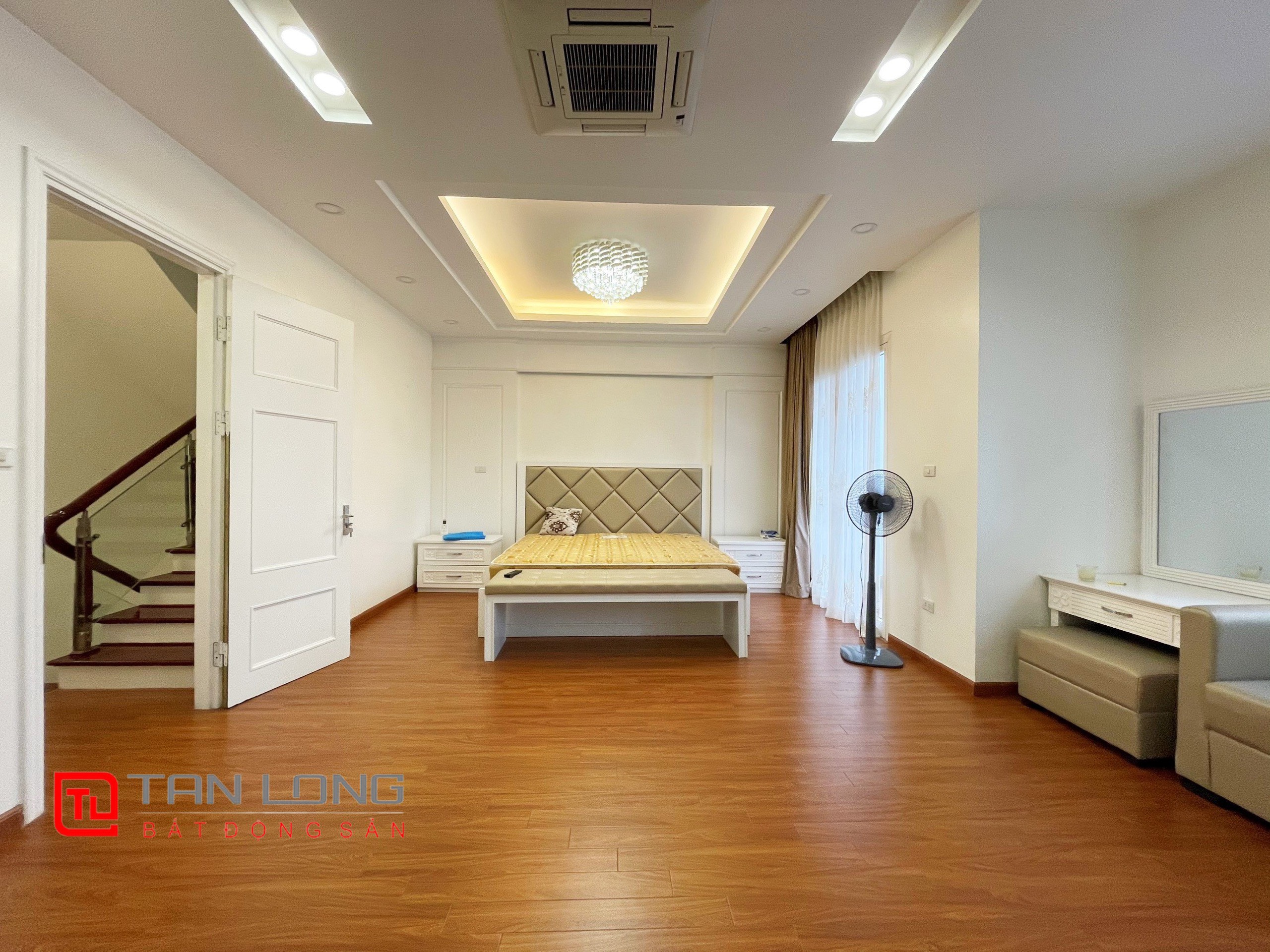 Cho thuê Biệt thự Song lập đầy đủ nội thất tại Vinhomes Riverside 9