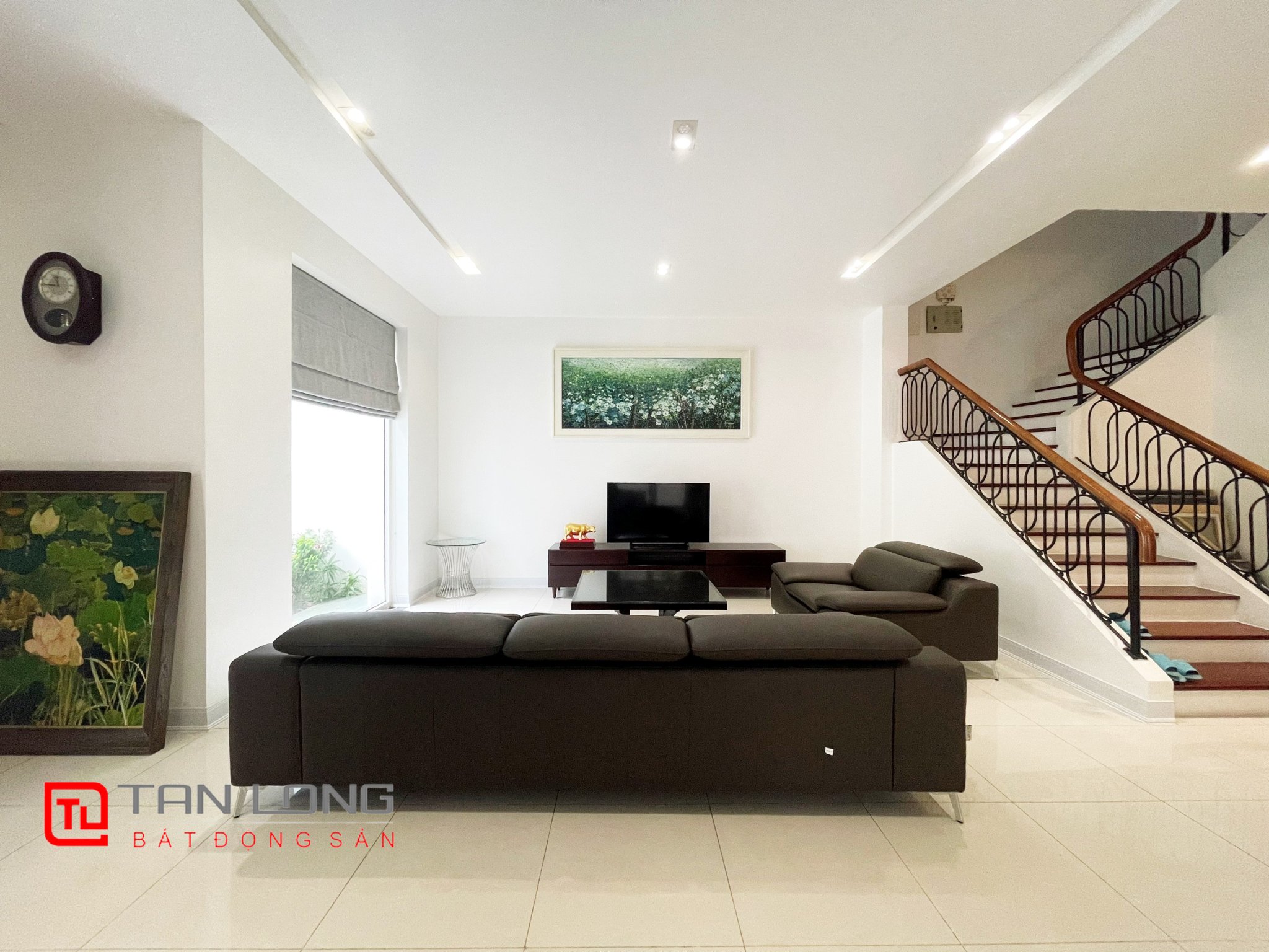 Cho thuê Biệt thự Song lập đủ đồ gần TTTM Vincom tại Vinhomes Riverside 2
