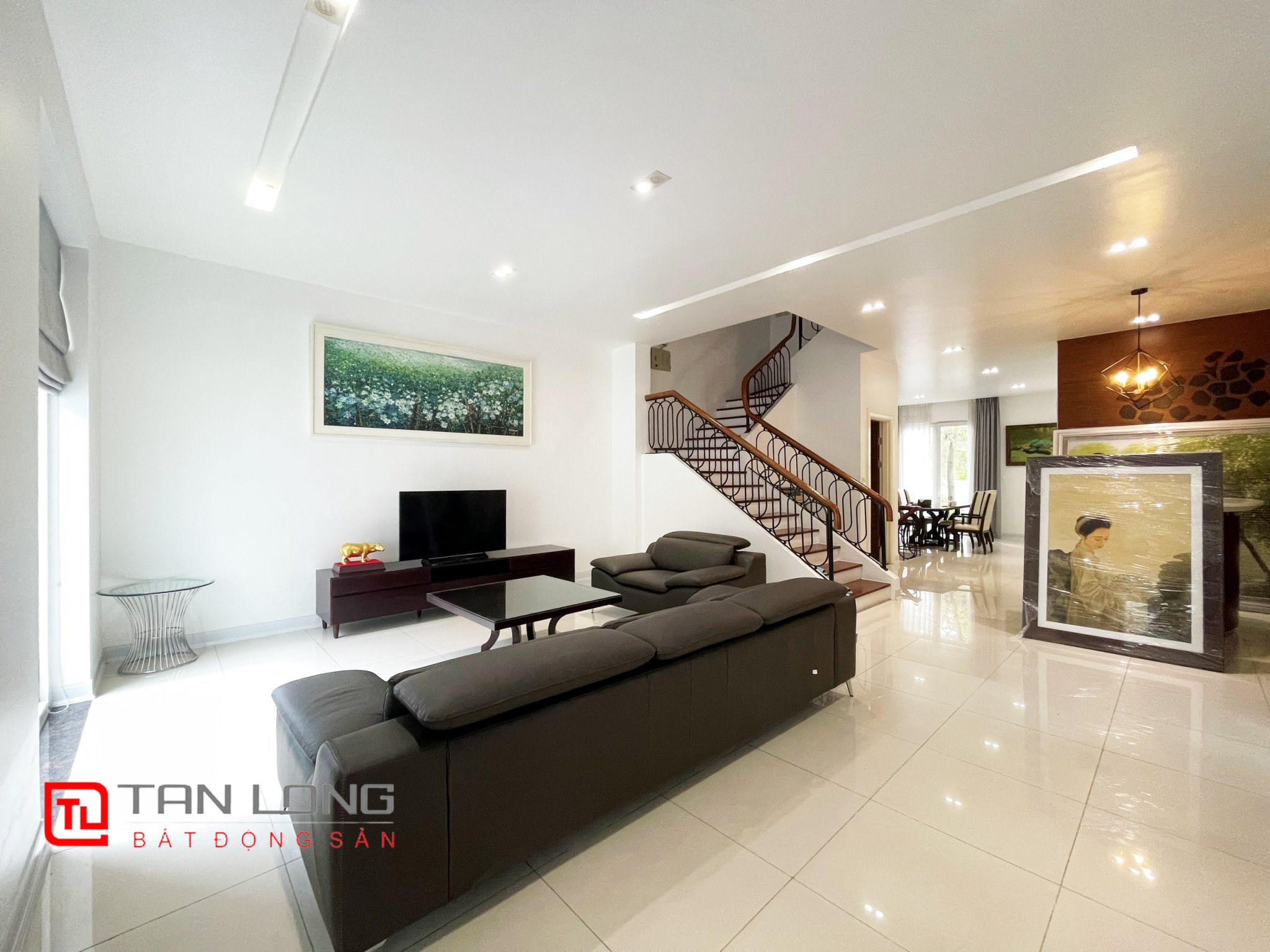 Cho thuê Biệt thự Song lập đủ đồ gần TTTM Vincom tại Vinhomes Riverside 3
