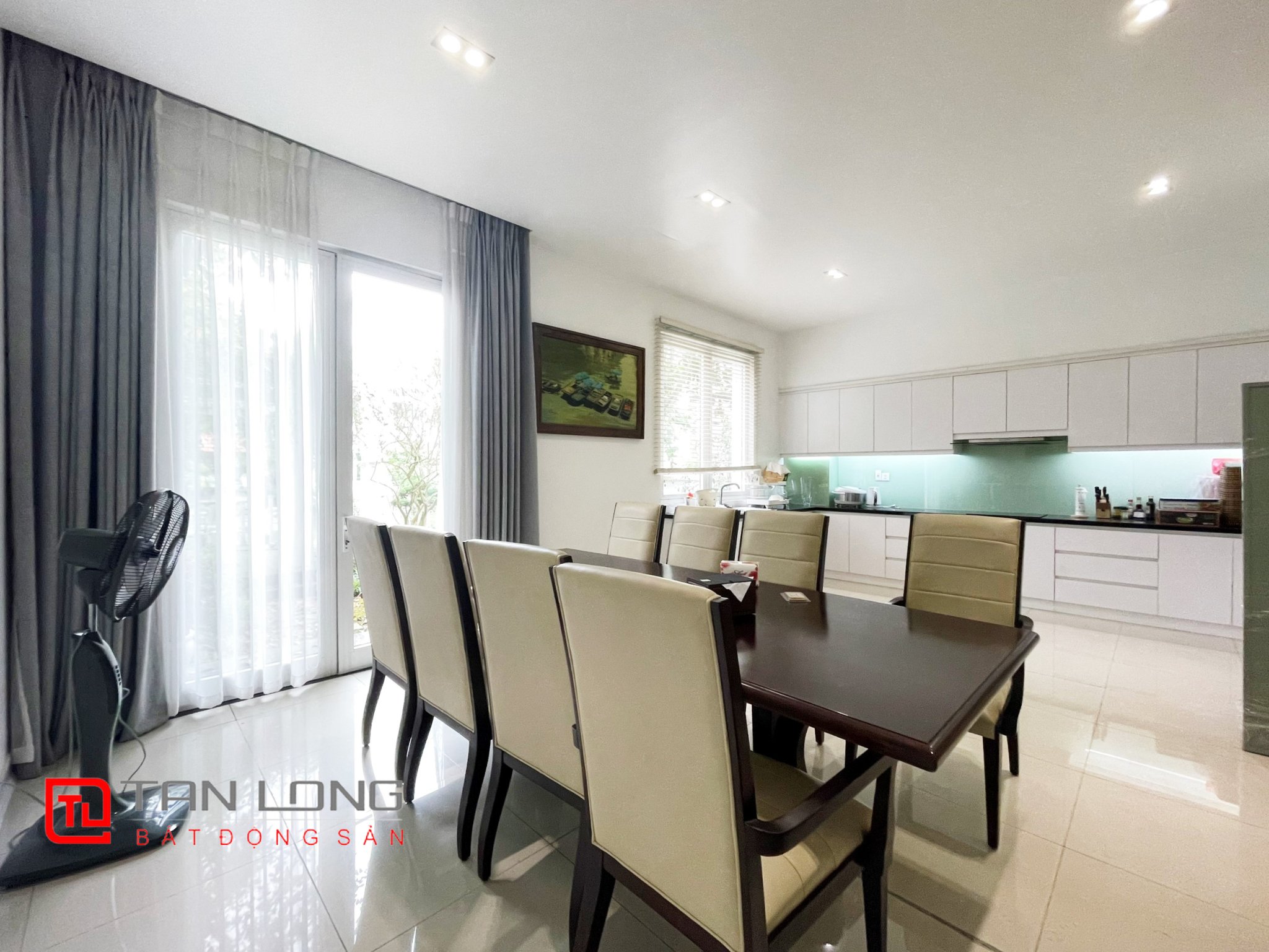 Cho thuê Biệt thự Song lập đủ đồ gần TTTM Vincom tại Vinhomes Riverside 6