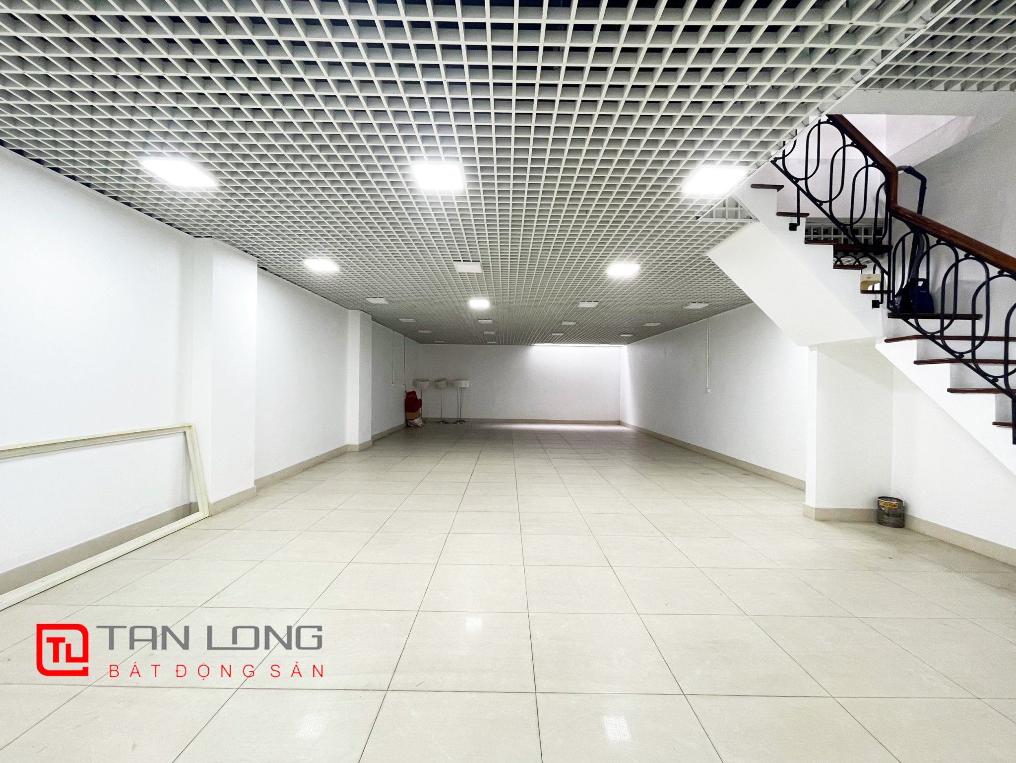 Cho thuê Biệt thự Song lập đủ đồ gần TTTM Vincom tại Vinhomes Riverside 9