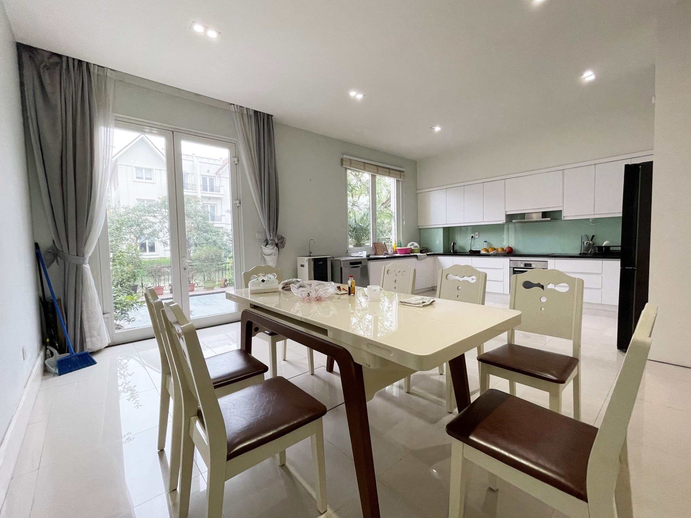 Cho thuê biệt thự song lập đủ đồ tại Vinhomes Riverside, Long Biên 4
