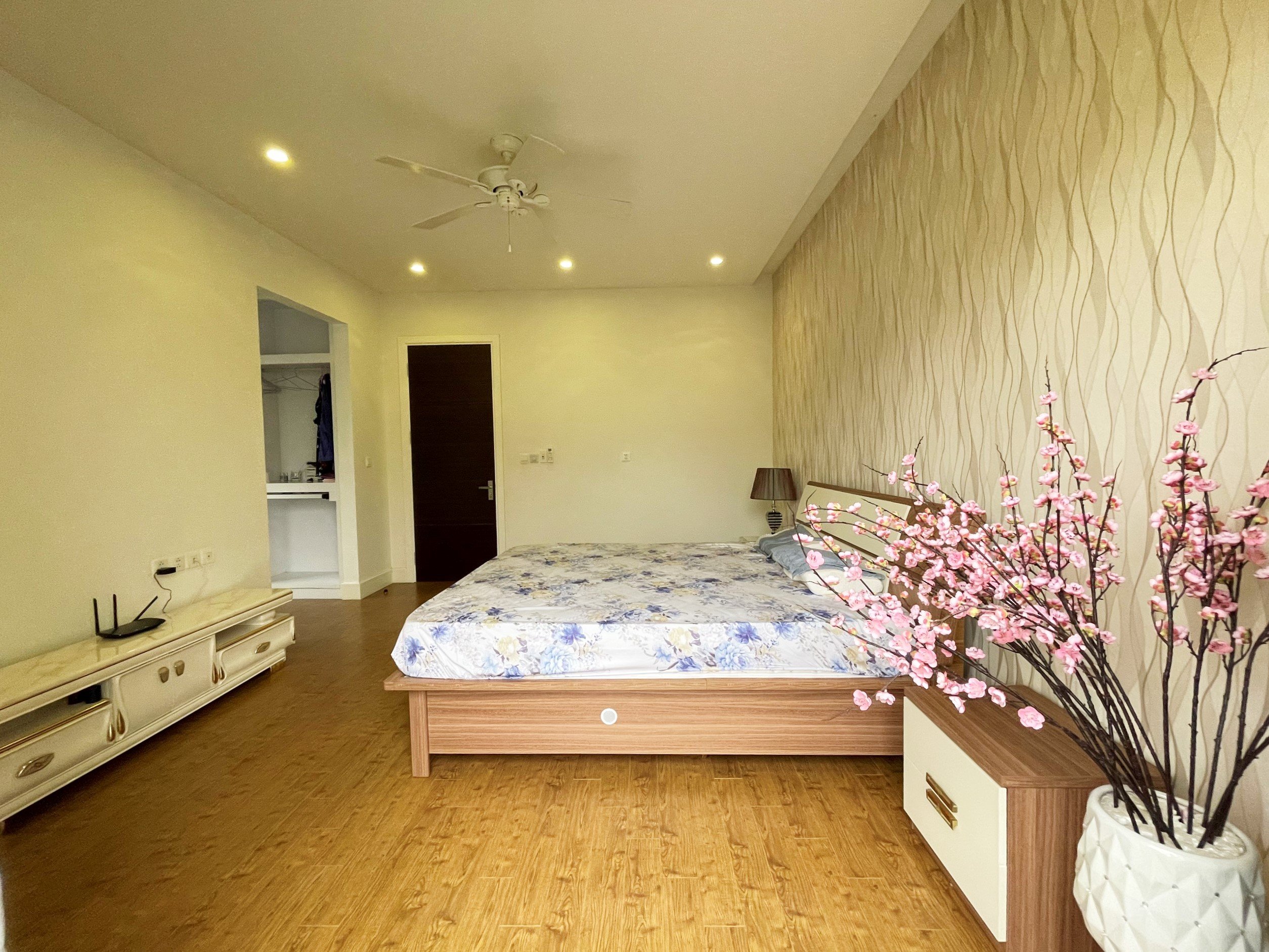 Cho thuê biệt thự song lập đủ đồ tại Vinhomes Riverside, Long Biên 9