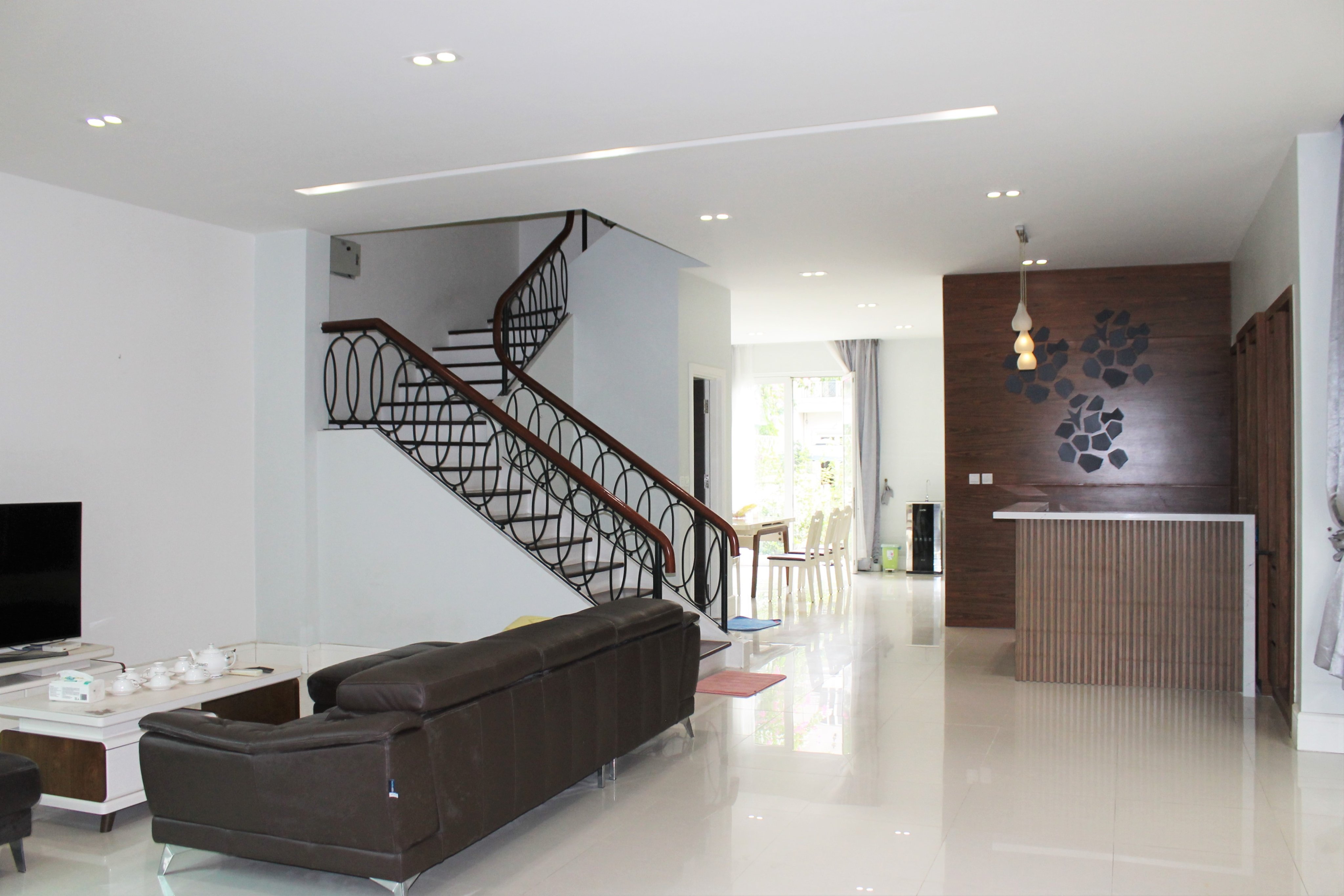 Cho Thuê Biệt Thự Song Lập Đủ Đồ Tại Vinhomes Riverside 1