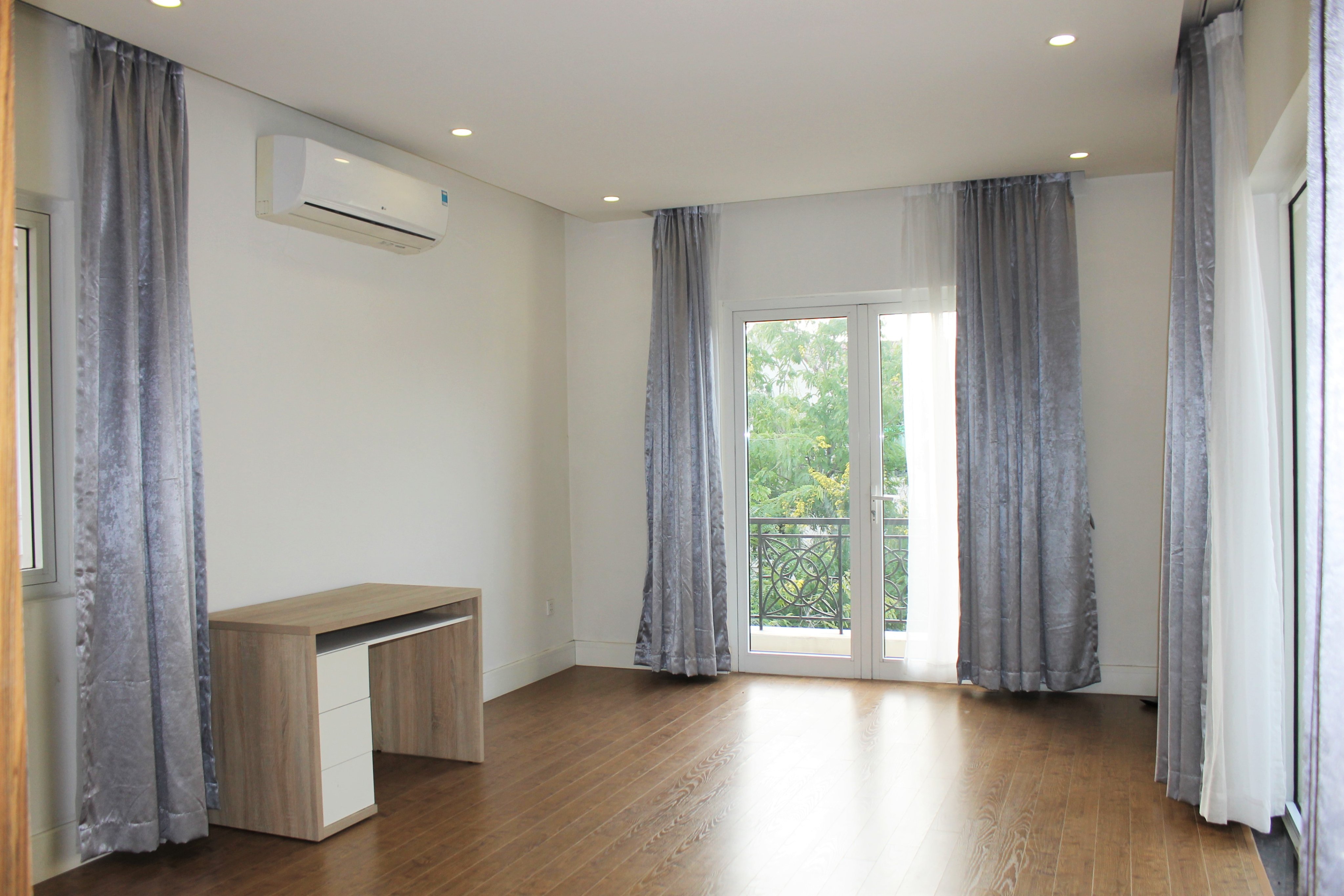Cho Thuê Biệt Thự Song Lập Đủ Đồ Tại Vinhomes Riverside 10