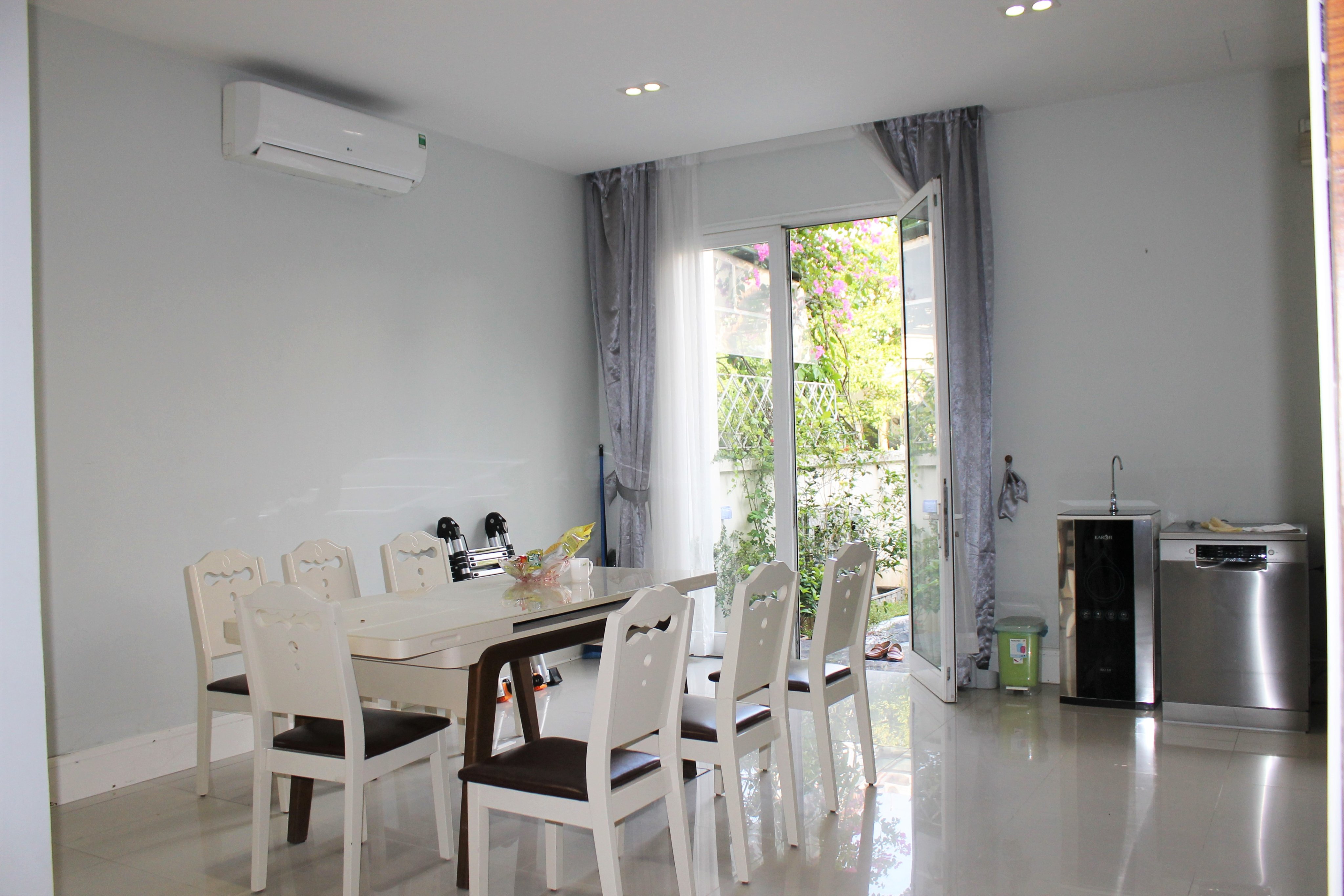 Cho Thuê Biệt Thự Song Lập Đủ Đồ Tại Vinhomes Riverside 4
