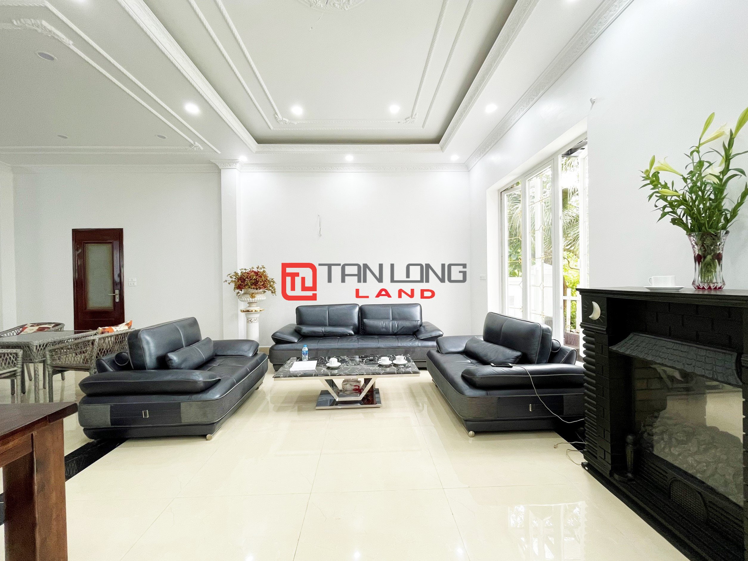 Cho thuê Biệt thự Song lập full nội thất 4 phòng ngủ tại Vinhomes Riverside 1