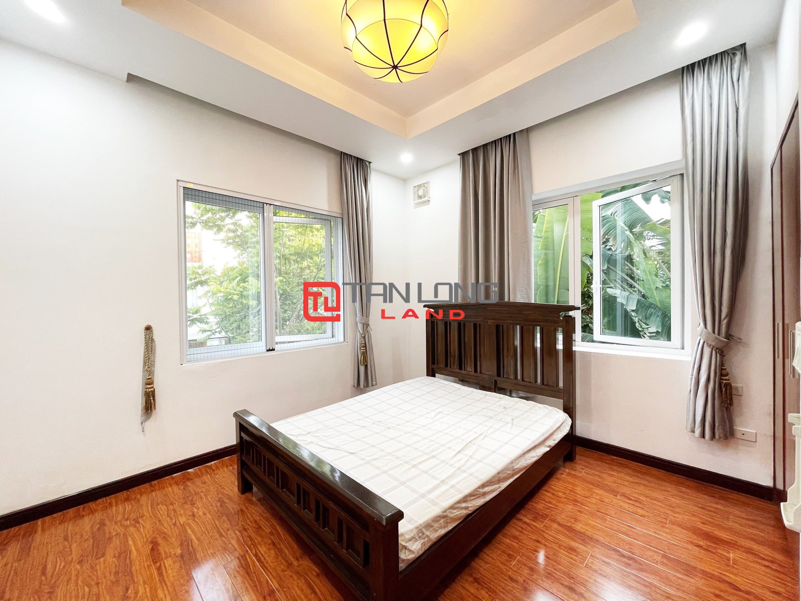 Cho thuê Biệt thự Song lập full nội thất 4 phòng ngủ tại Vinhomes Riverside 15