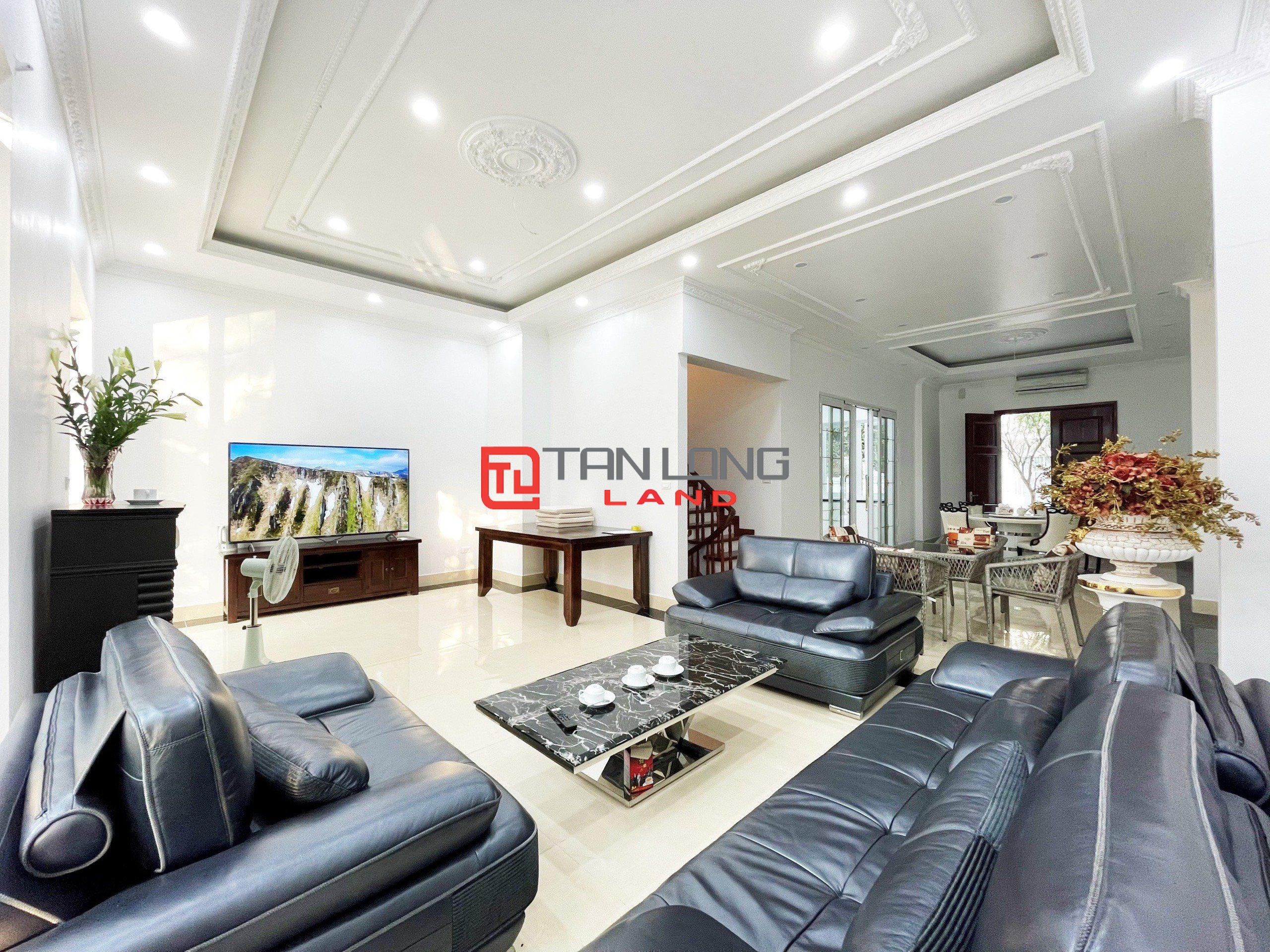 Cho thuê Biệt thự Song lập full nội thất 4 phòng ngủ tại Vinhomes Riverside 2