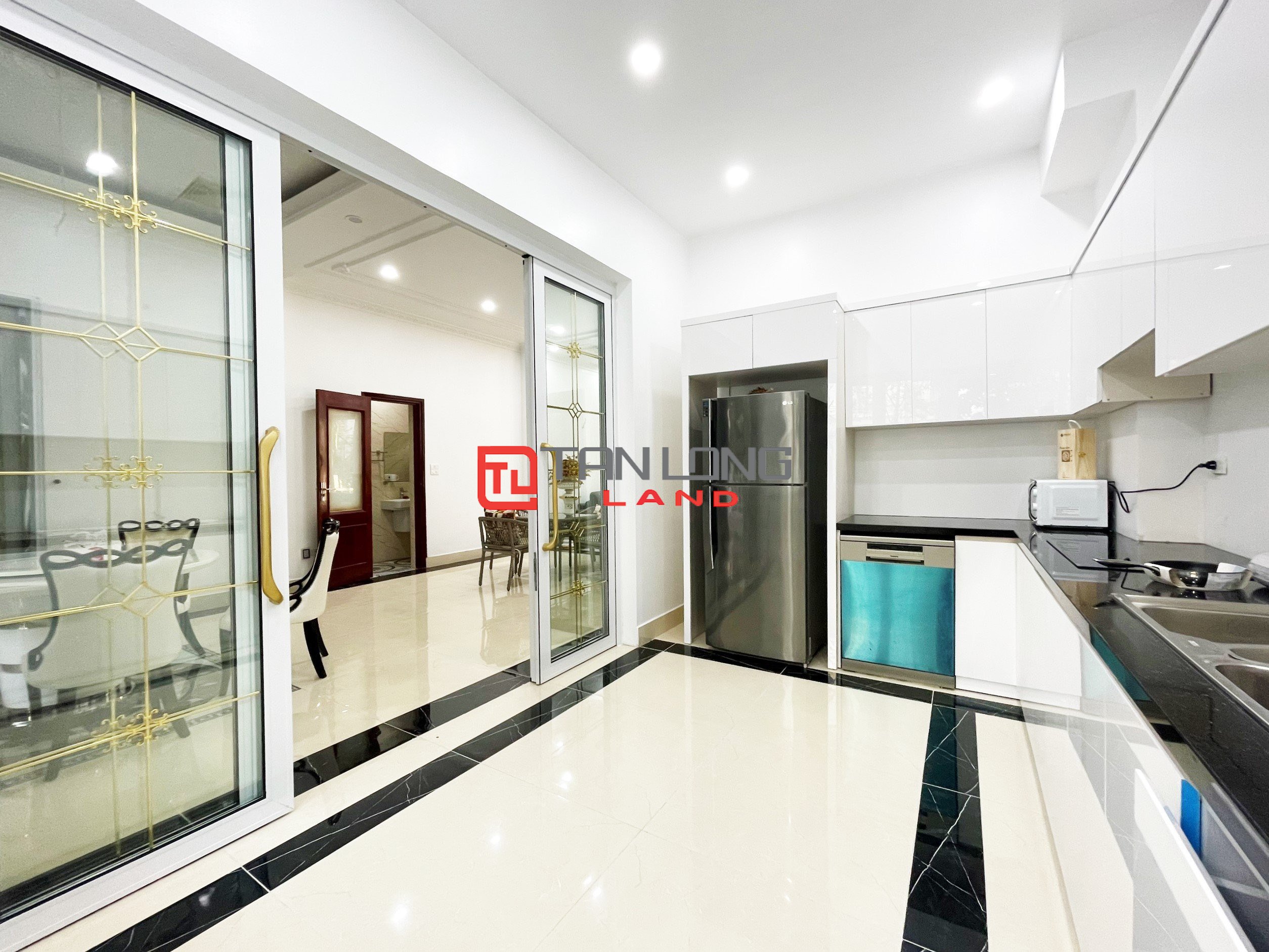 Cho thuê Biệt thự Song lập full nội thất 4 phòng ngủ tại Vinhomes Riverside 5