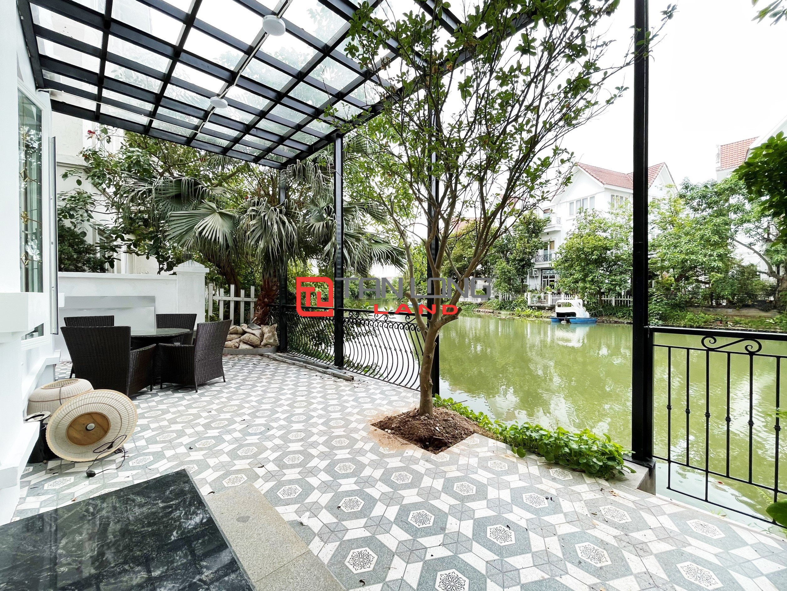 Cho thuê Biệt thự Song lập full nội thất 4 phòng ngủ tại Vinhomes Riverside 6