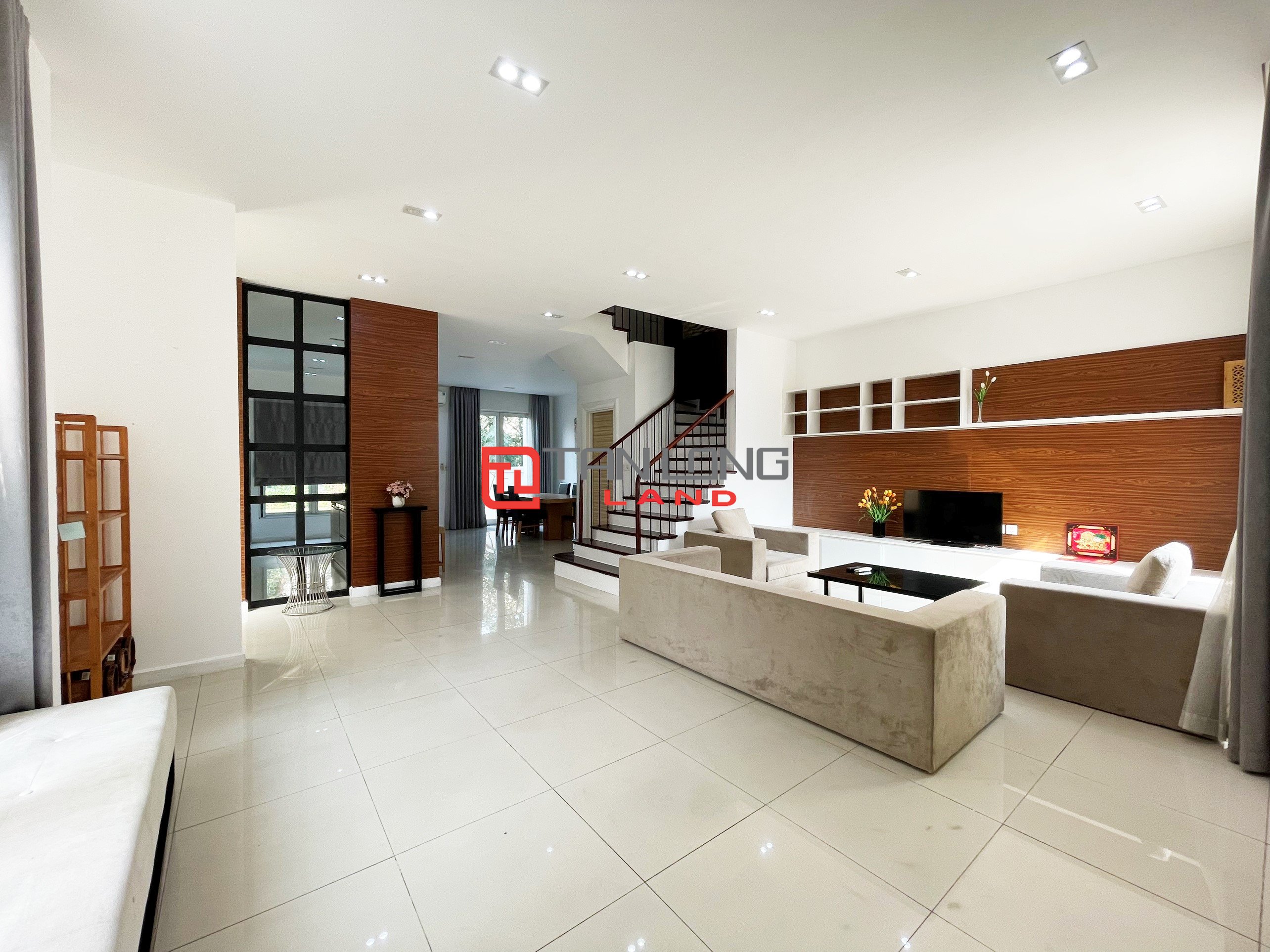 Cho thuê Biệt thự Song lập full nội thất gần trường quốc tế BIS tại Vinhomes Riverside Long Biên 3