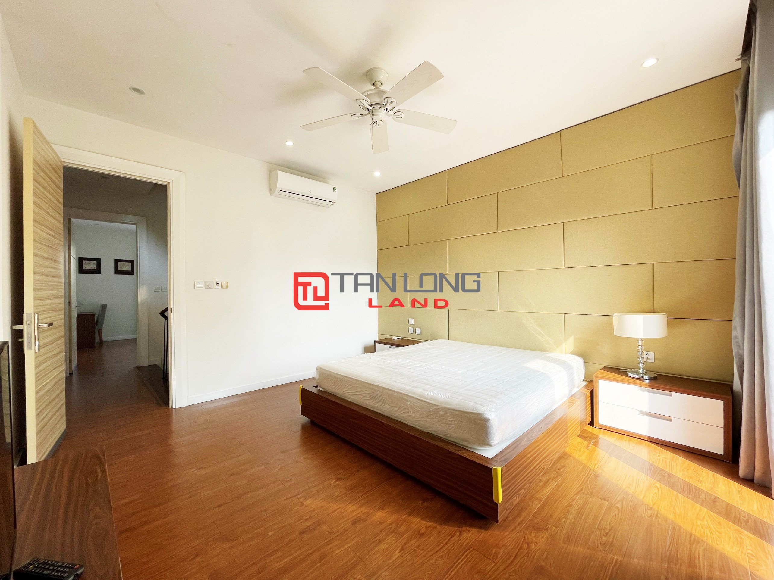 Cho thuê Biệt thự Song lập full nội thất gần trường quốc tế BIS tại Vinhomes Riverside Long Biên 7
