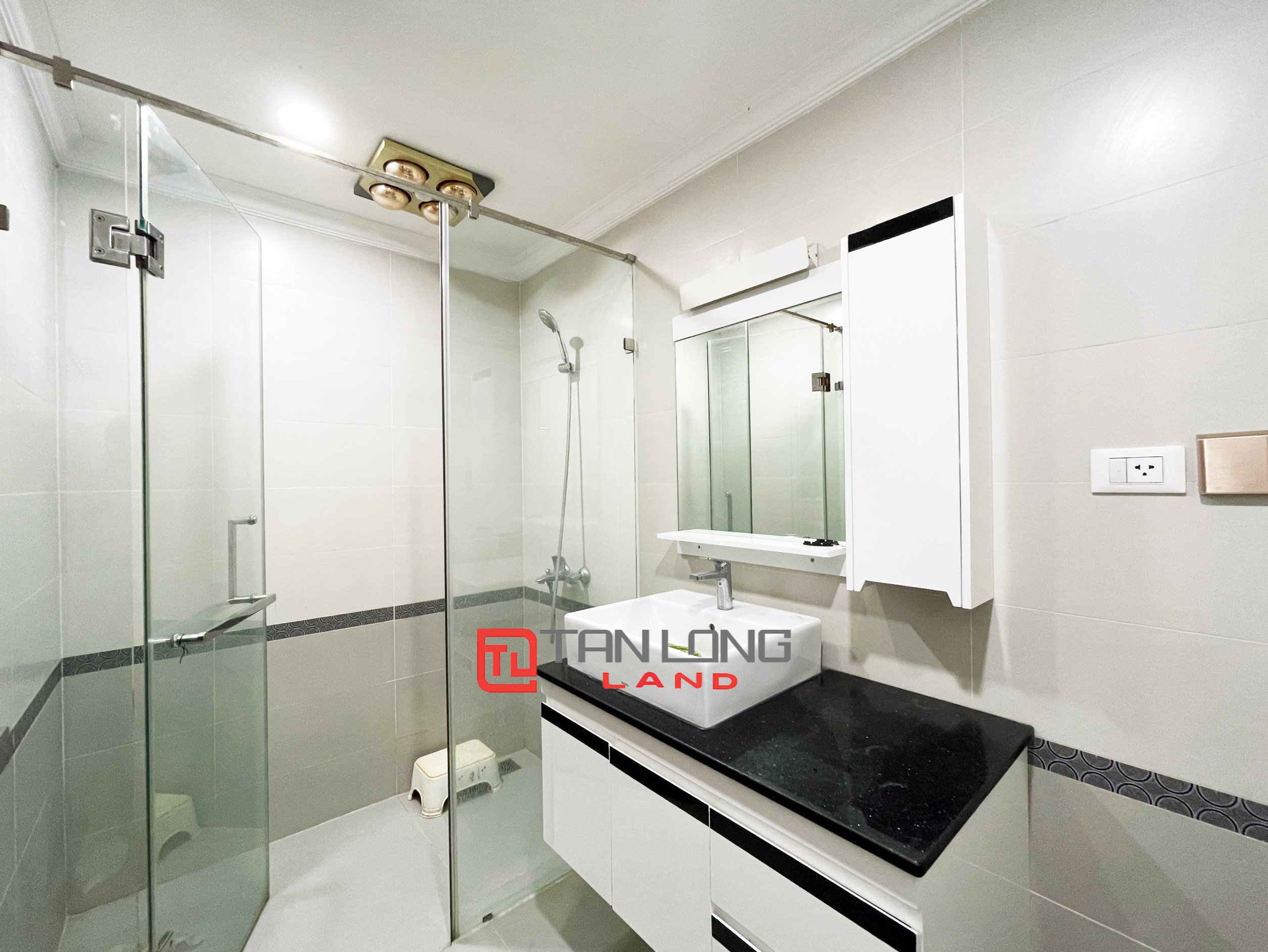 Cho thuê Biệt thự Song lập full nội thất gỗ cao cấp giá 40 triệu/tháng tại Vinhomes Riverside 16