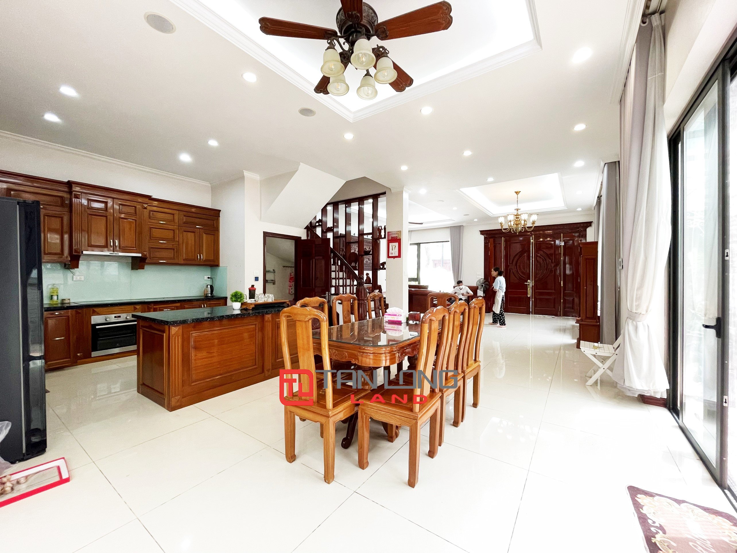 Cho thuê Biệt thự Song lập full nội thất gỗ cao cấp giá 40 triệu/tháng tại Vinhomes Riverside 4