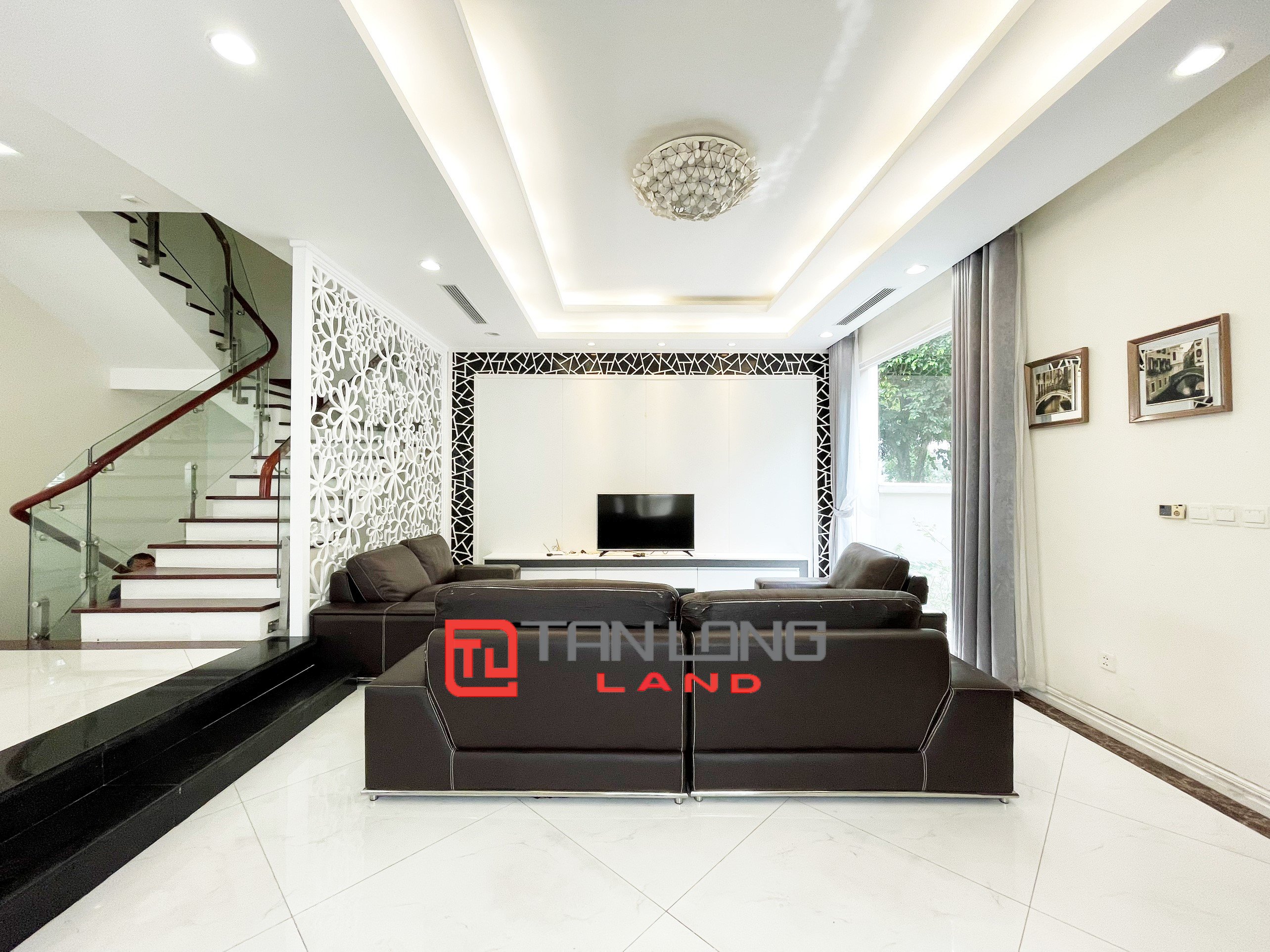 Cho thuê Biệt thự Song lập full nội thất view sông sau nhà rộng thoáng mát tại Vinhomes Riverside 1