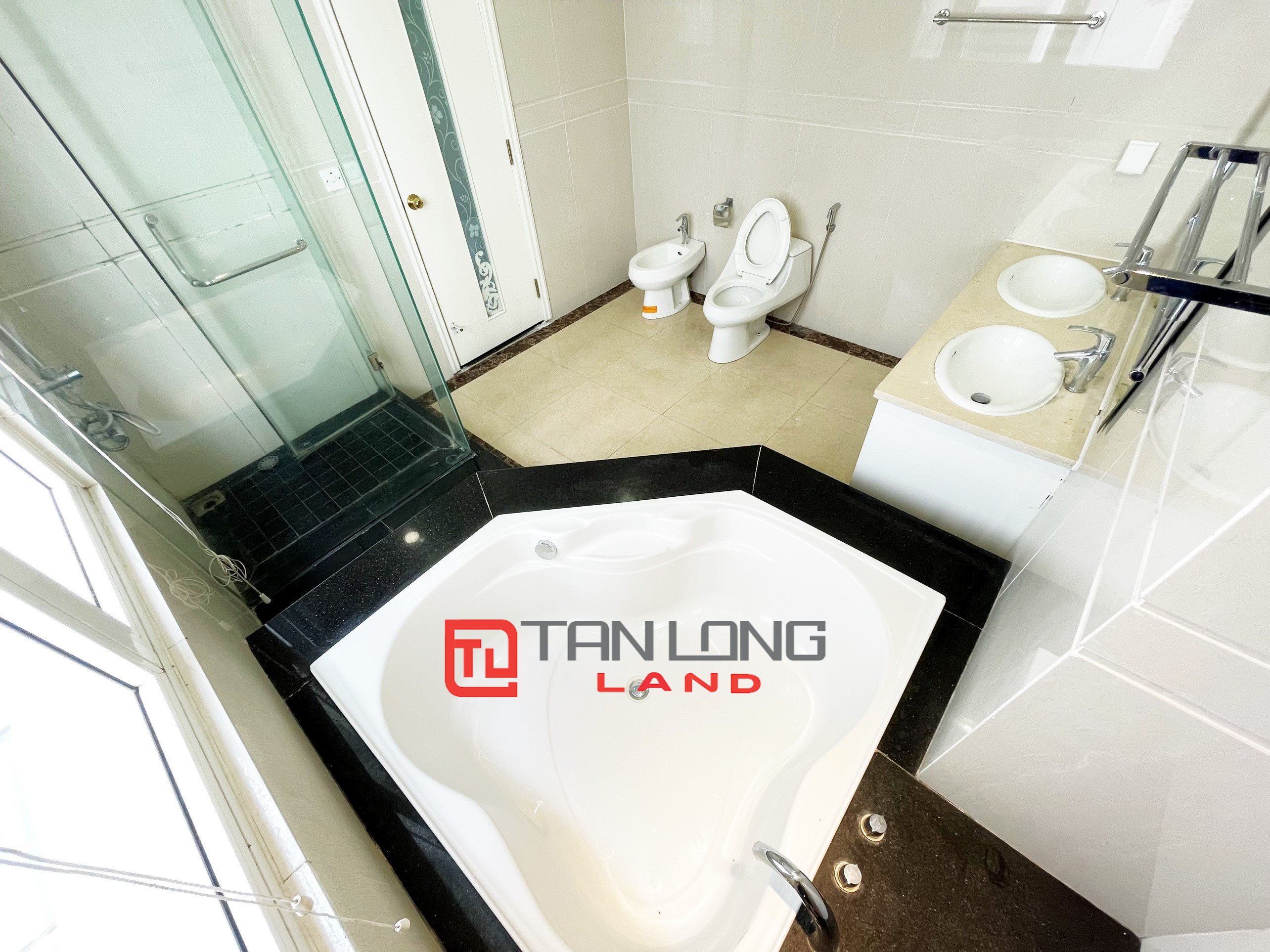 Cho thuê Biệt thự Song lập full nội thất view sông sau nhà rộng thoáng mát tại Vinhomes Riverside 11