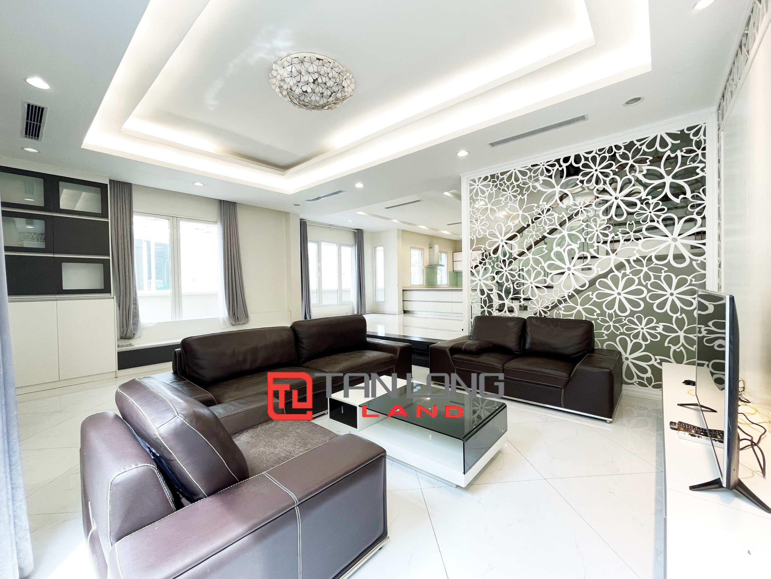 Cho thuê Biệt thự Song lập full nội thất view sông sau nhà rộng thoáng mát tại Vinhomes Riverside 3