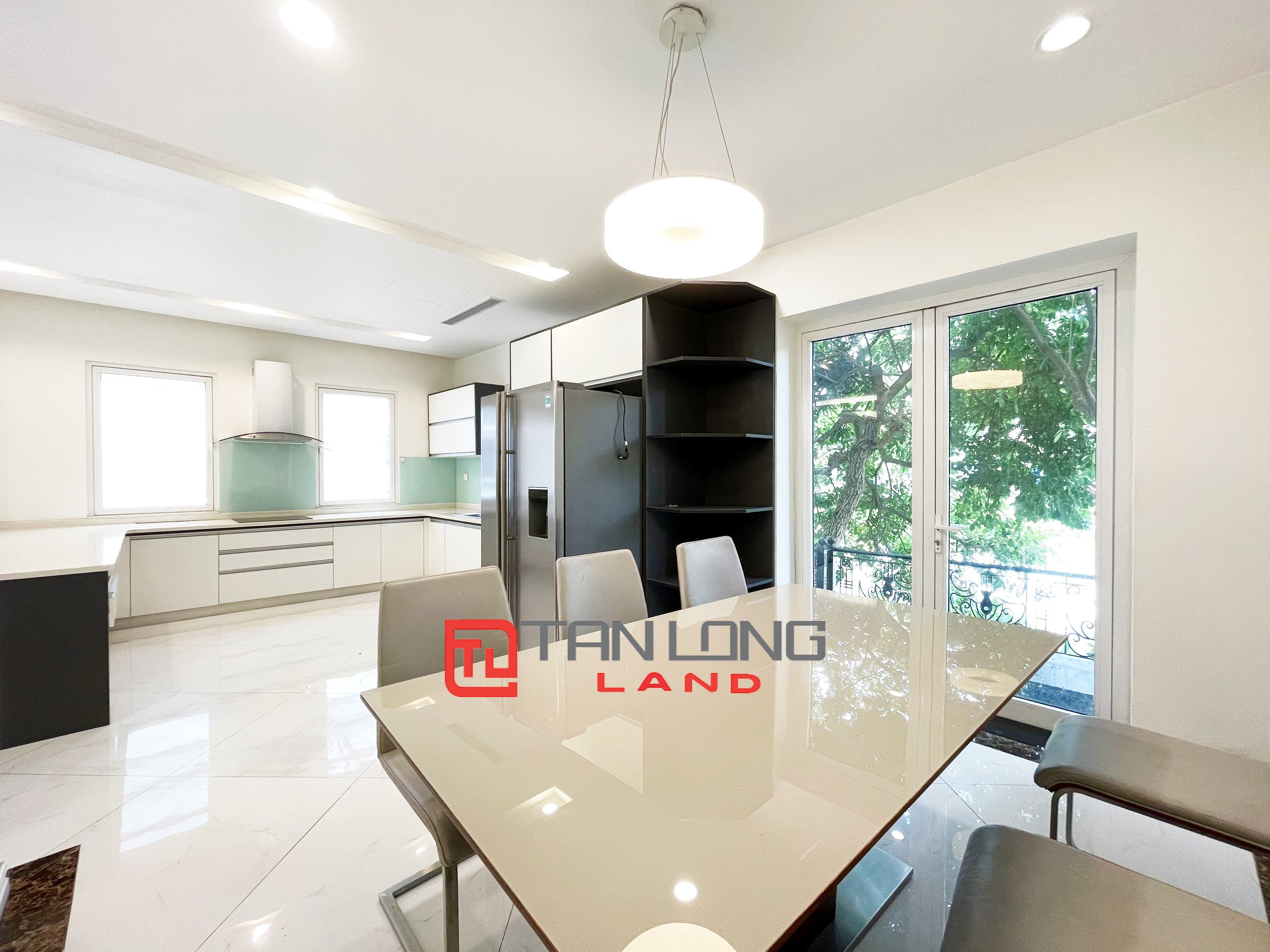 Cho thuê Biệt thự Song lập full nội thất view sông sau nhà rộng thoáng mát tại Vinhomes Riverside 5