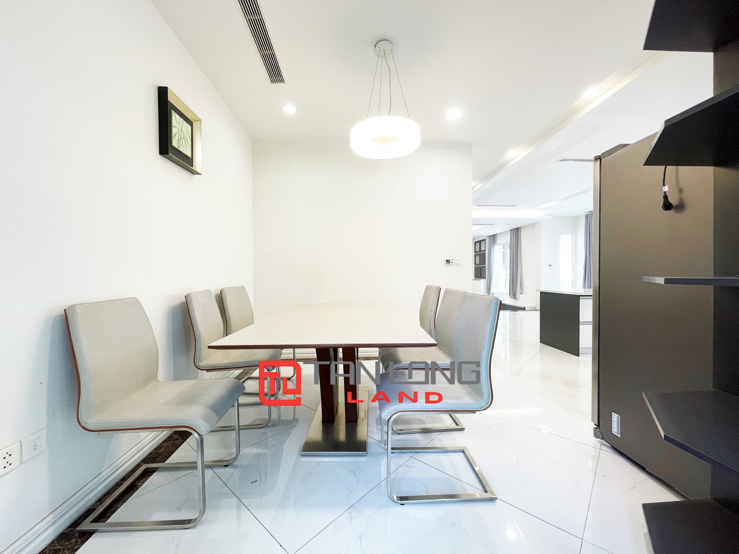 Cho thuê Biệt thự Song lập full nội thất view sông sau nhà rộng thoáng mát tại Vinhomes Riverside 6