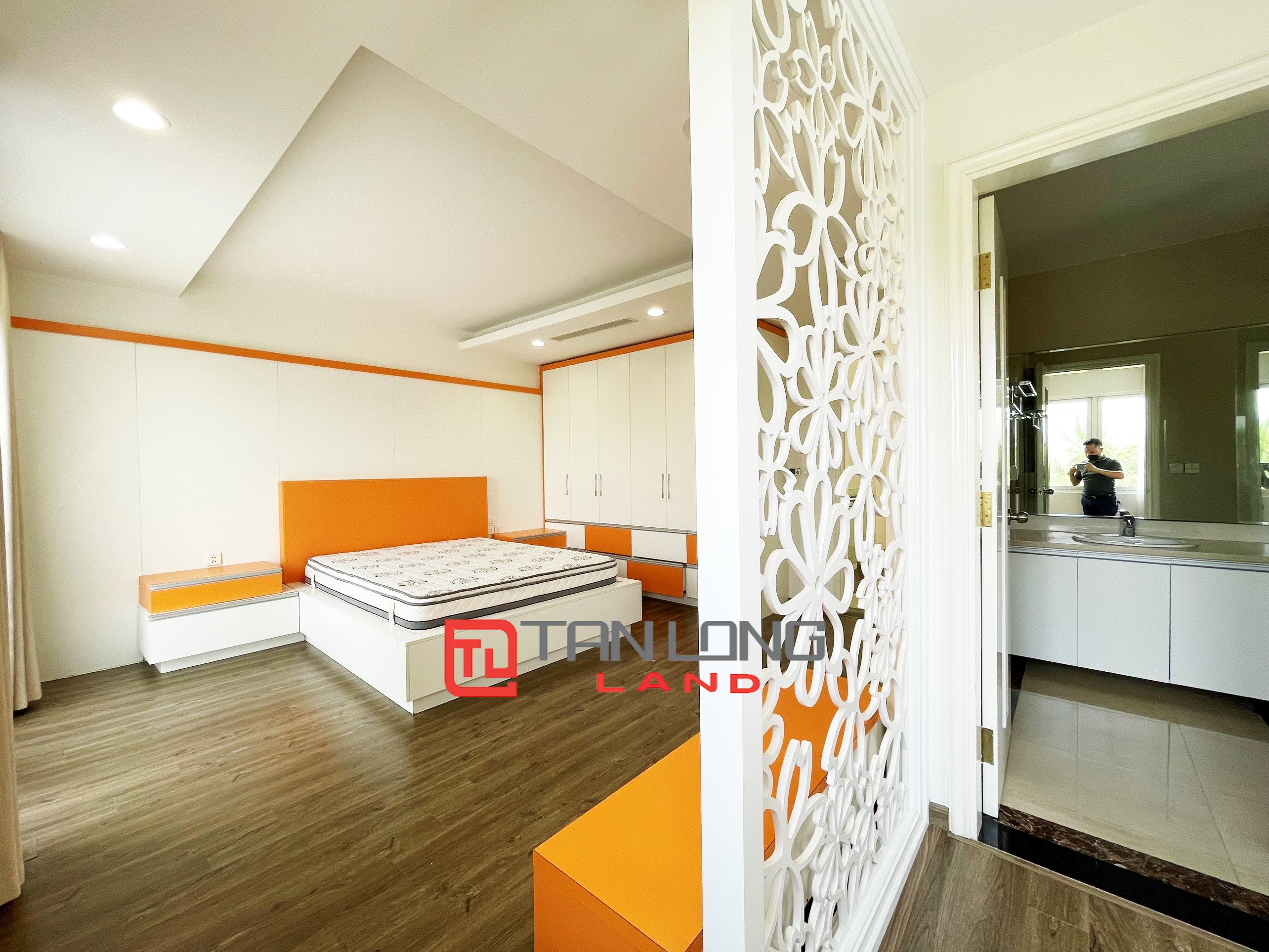 Cho thuê Biệt thự Song lập full nội thất view sông sau nhà rộng thoáng mát tại Vinhomes Riverside 18