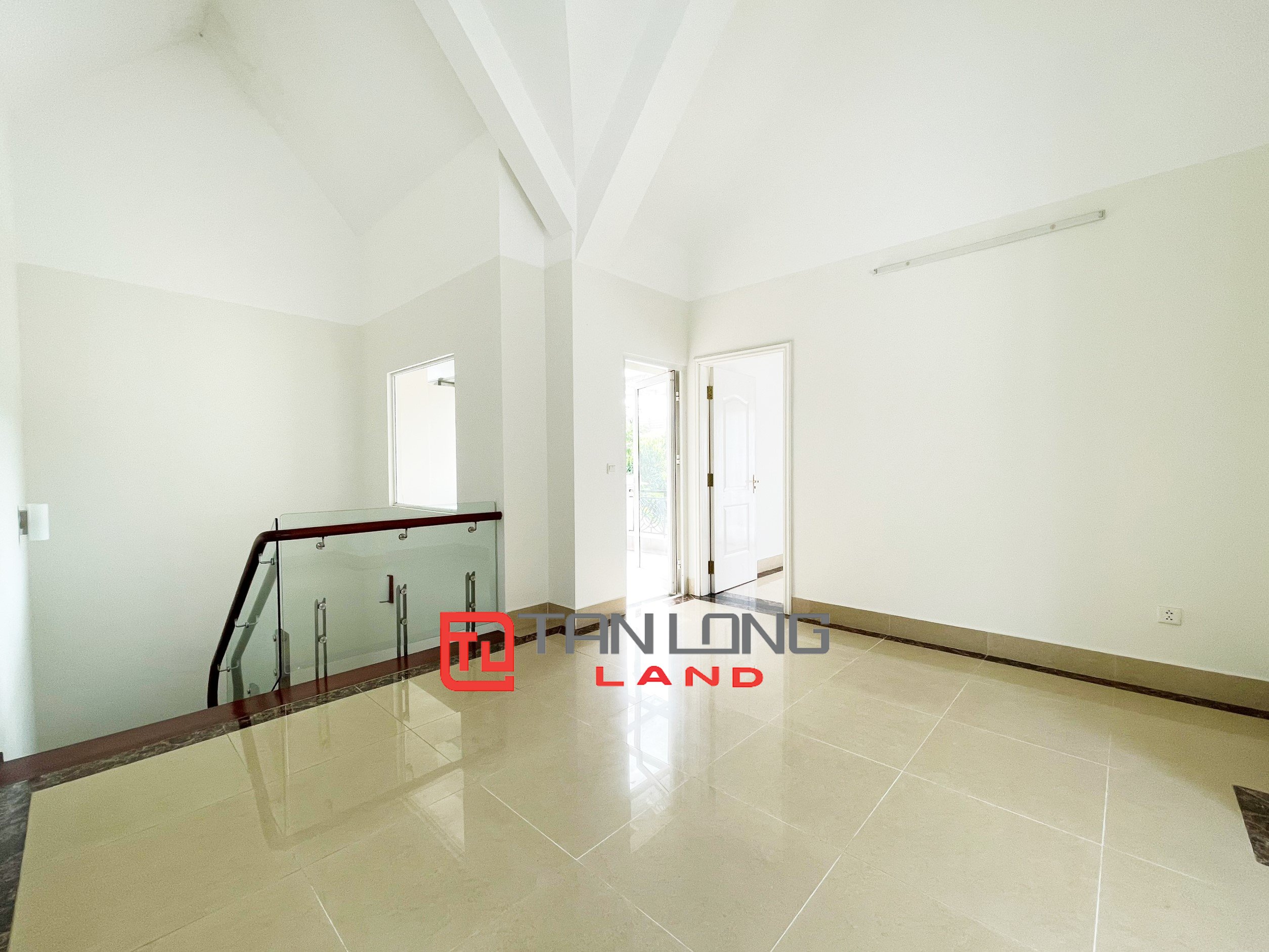Cho thuê Biệt thự Song lập full nội thất view sông sau nhà rộng thoáng mát tại Vinhomes Riverside 20