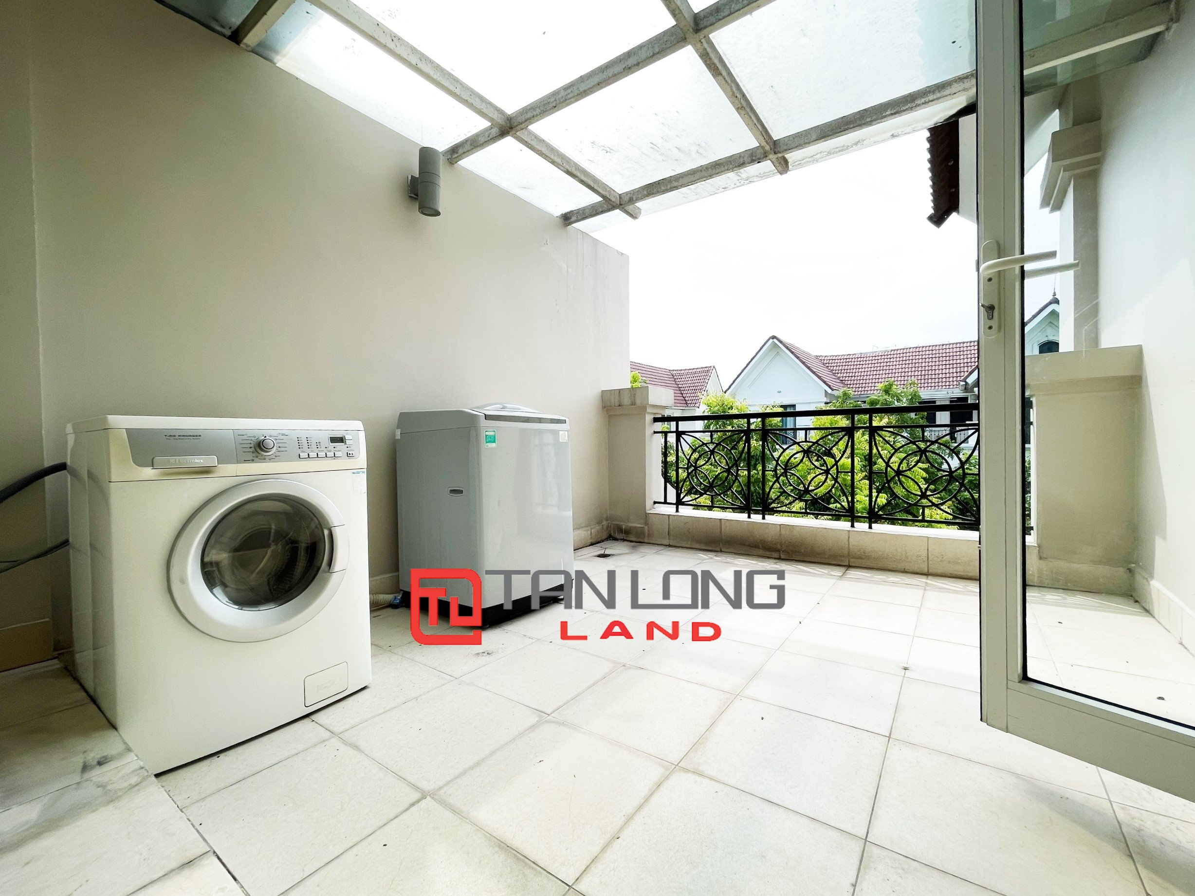 Cho thuê Biệt thự Song lập full nội thất view sông sau nhà rộng thoáng mát tại Vinhomes Riverside 21