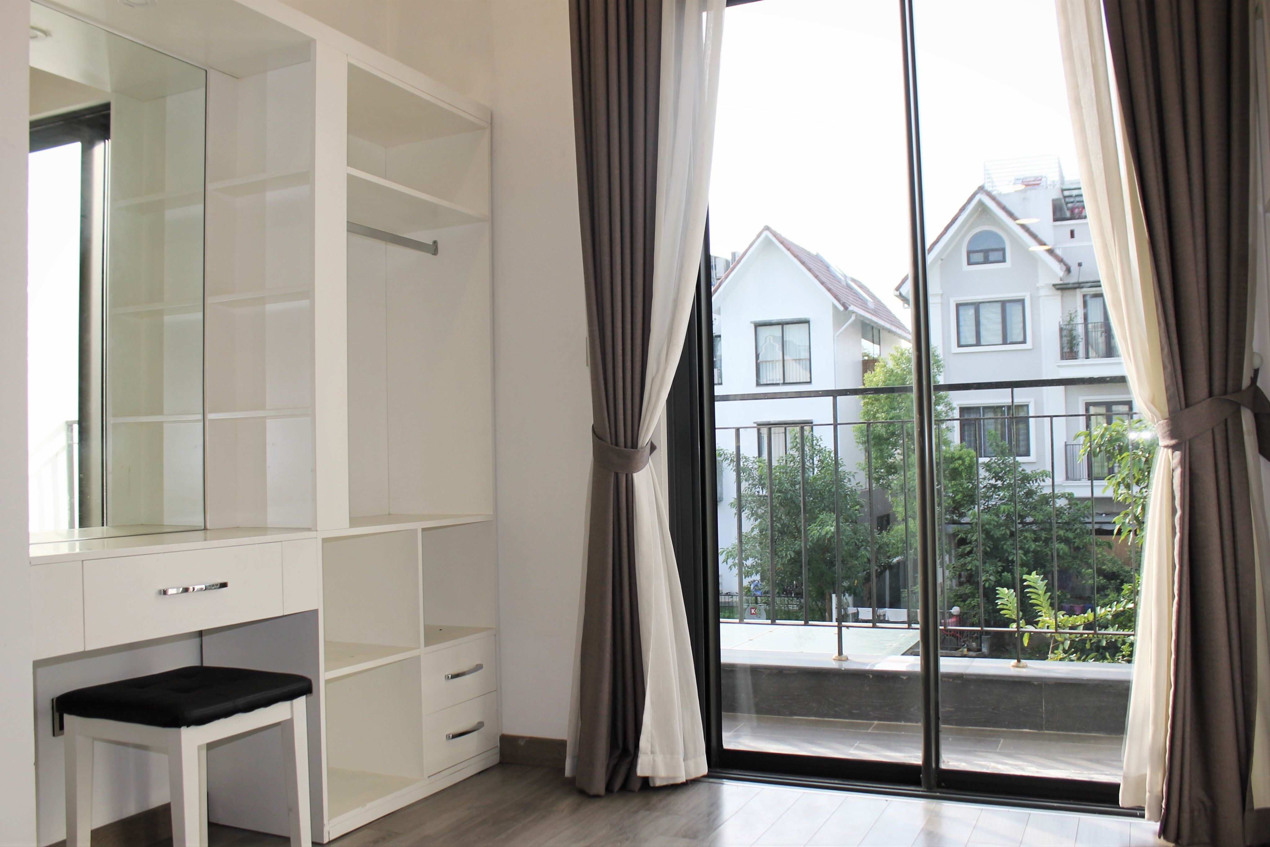 Cho thuê biệt thự Song Lập gần trường Vinschool tại Vinhomes Riverside 8