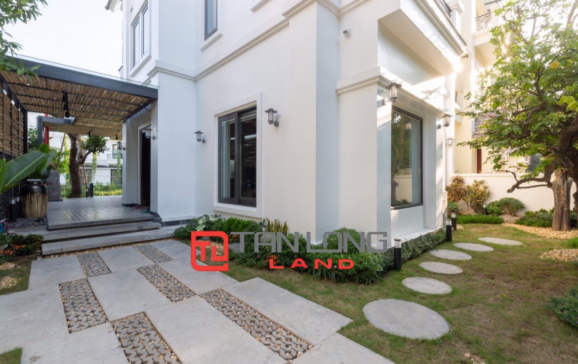 Cho thuê Biệt thự Song lập gần TTTM Vincom tại Vinhomes Riverside Long Biên 2