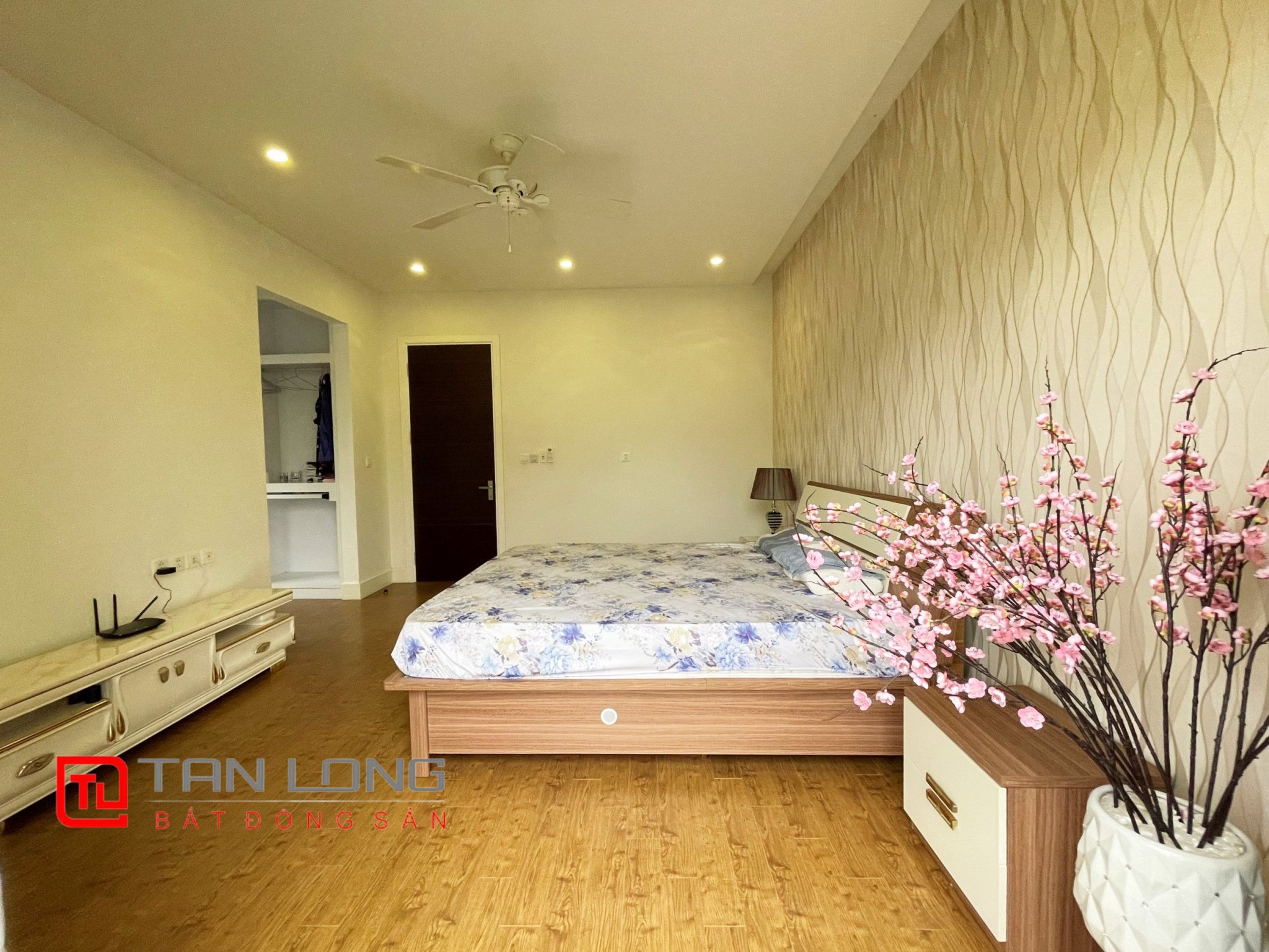 Cho thuê Biệt thự Song Lập - Hoa Sữa đầy đủ nội thất tại Vinhomes Riverside 8