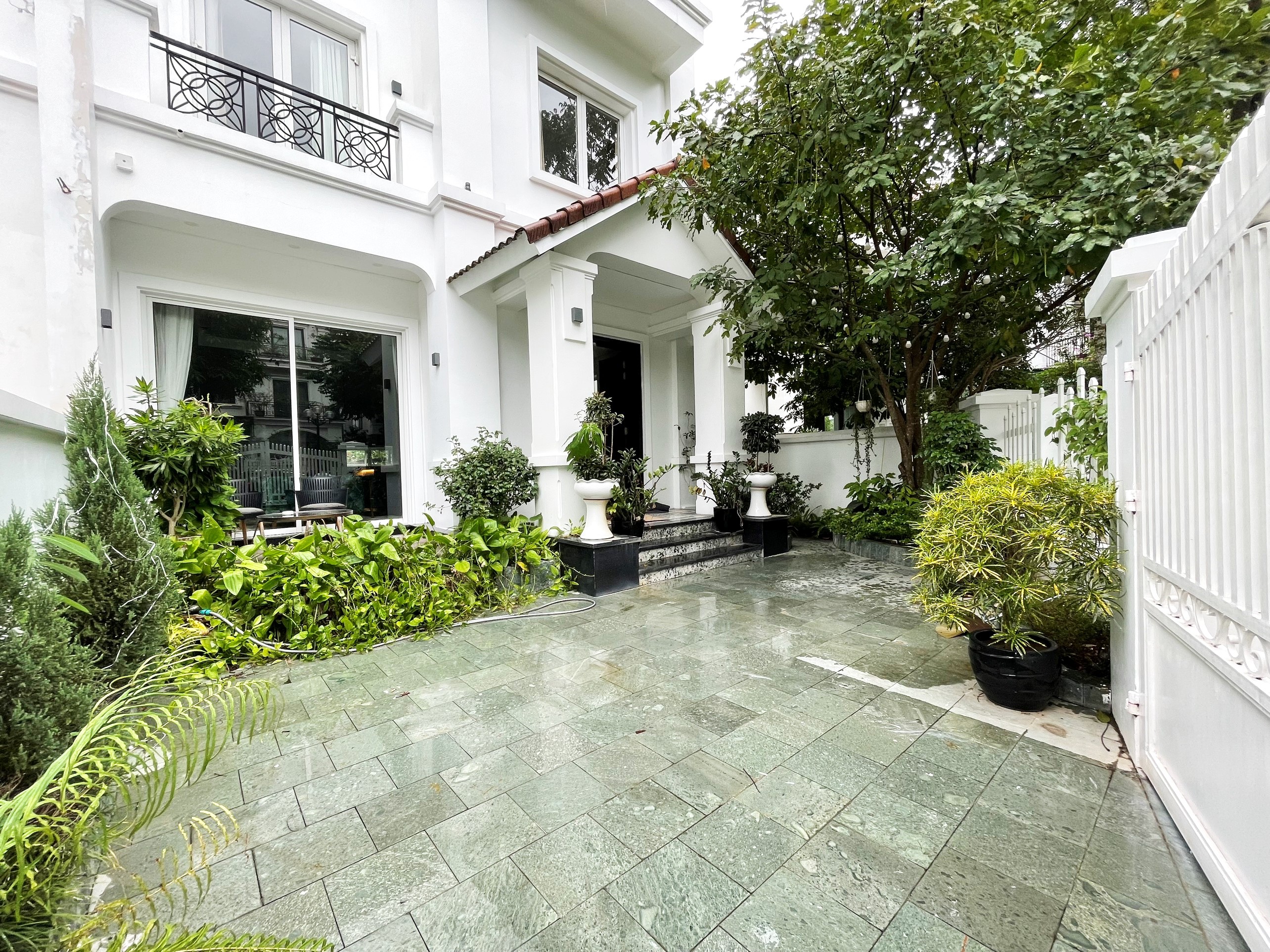 Cho thuê biệt thự song lập hoàn thiện đẹp dãy Hoa Sữa Vinhomes Riversdie Long Biên 2
