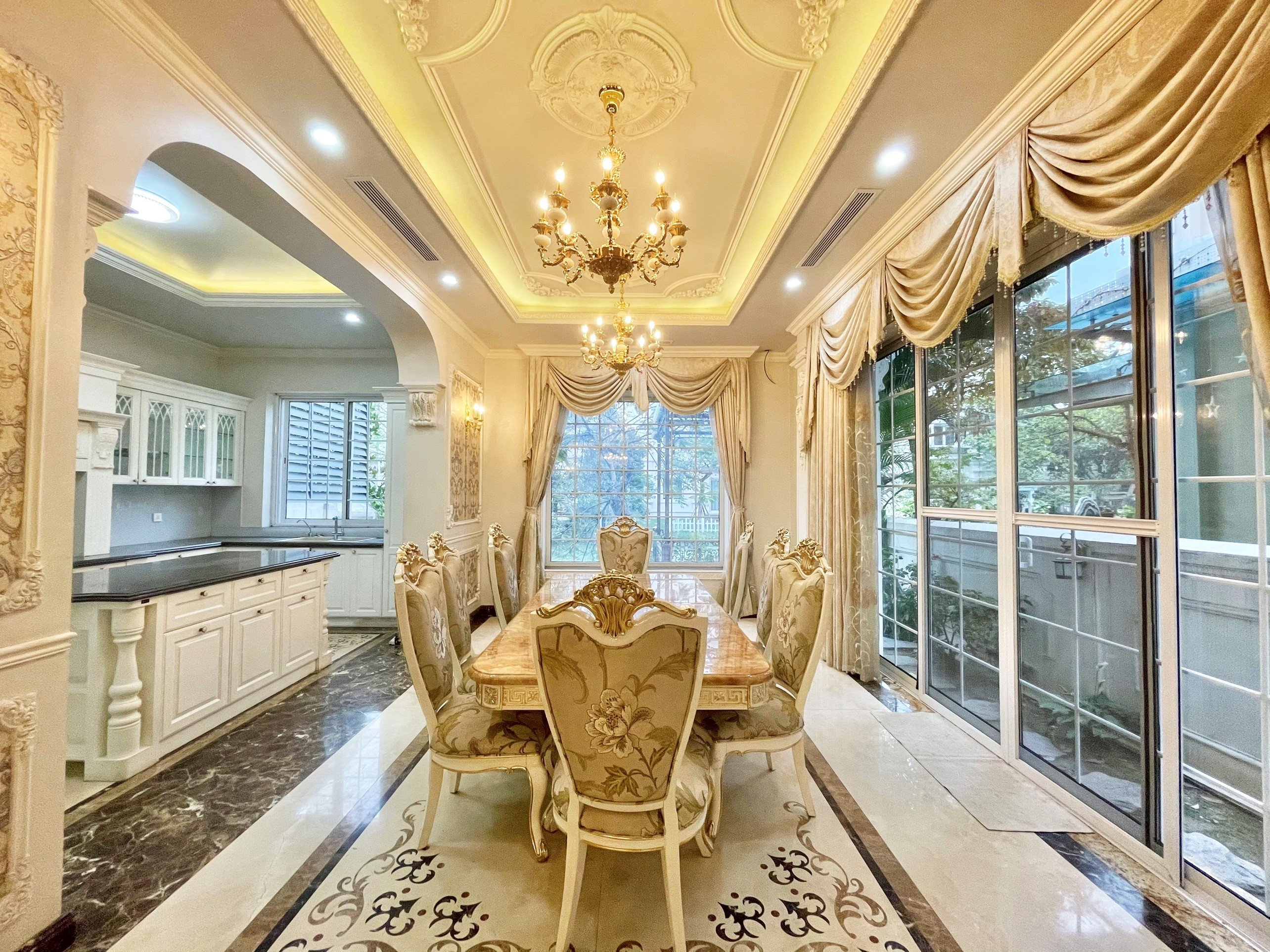 Cho thuê Biệt thự song lập hoàn thiện nội thất cao cấp tại Vinhomes Riverside- Long Biên 3