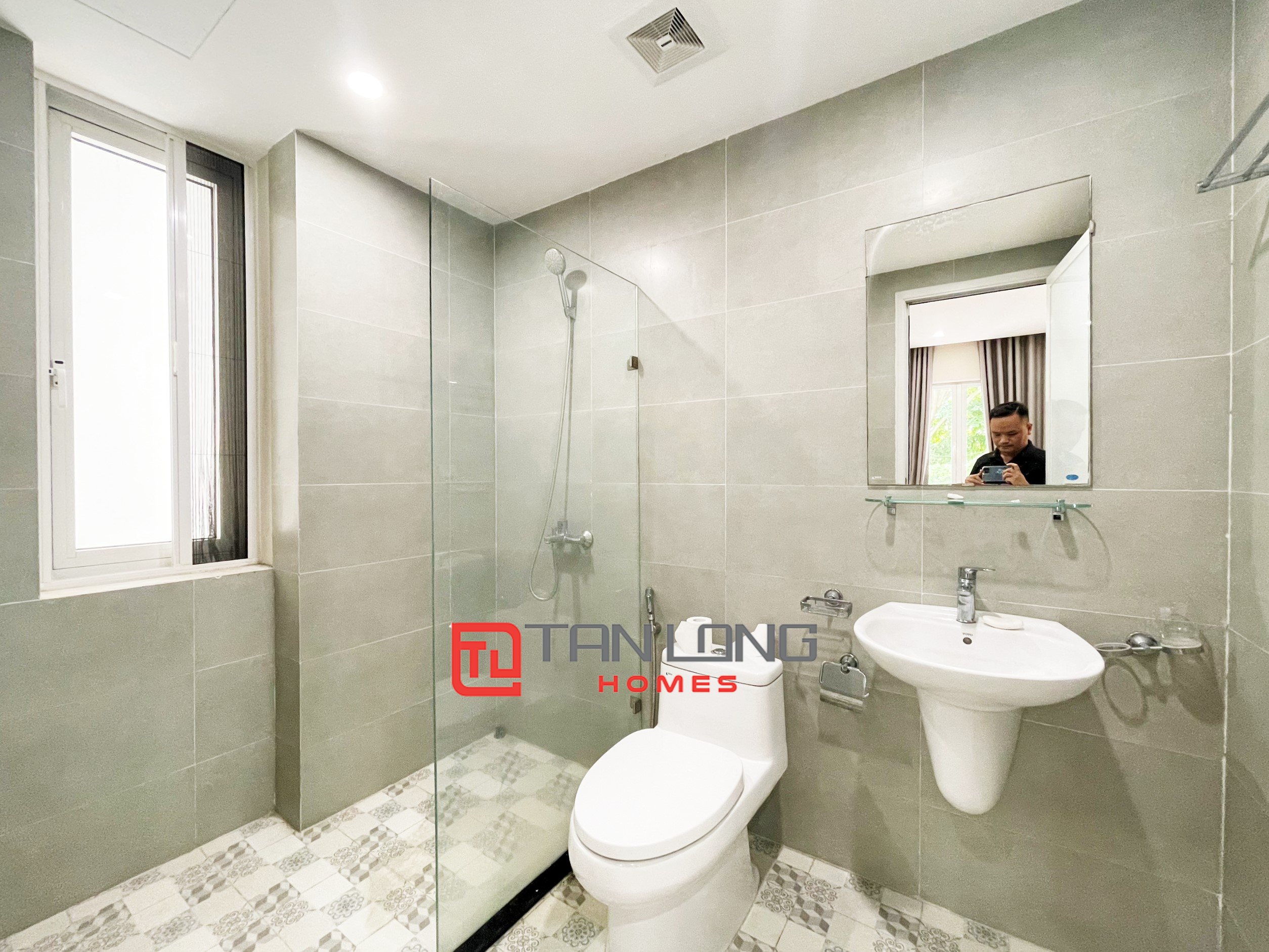 Cho thuê Biệt thự Song lập sân vườn 4 phòng ngủ full nội thất tại Vinhomes Riverside 16